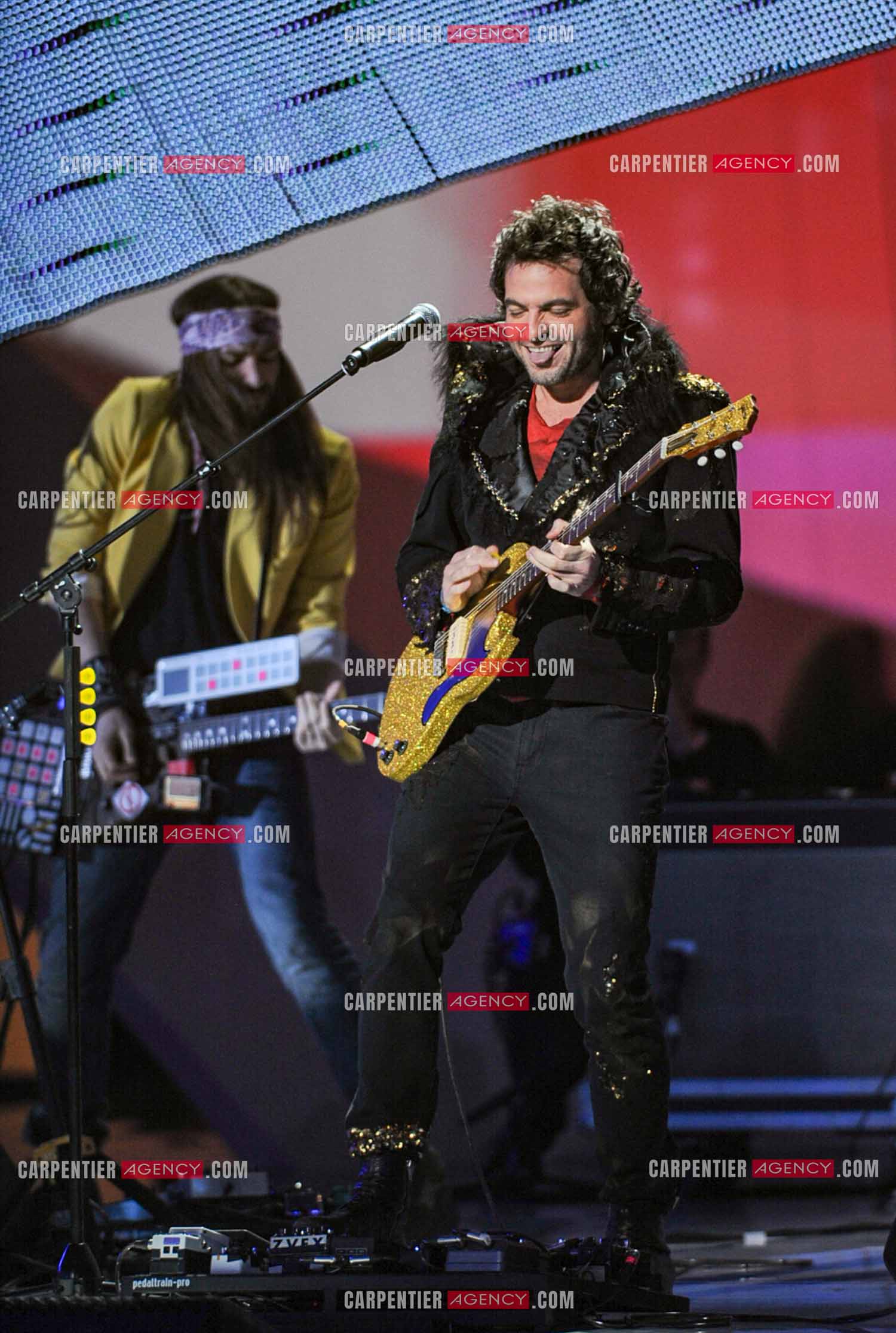 Le chanteur Matthieu Chedid dit M lors des Victoires de la musique en 2013 pour trois nominations. Artiste interprète masculin de l'année, album de chansons de l'année et vidéo-clip de l'année