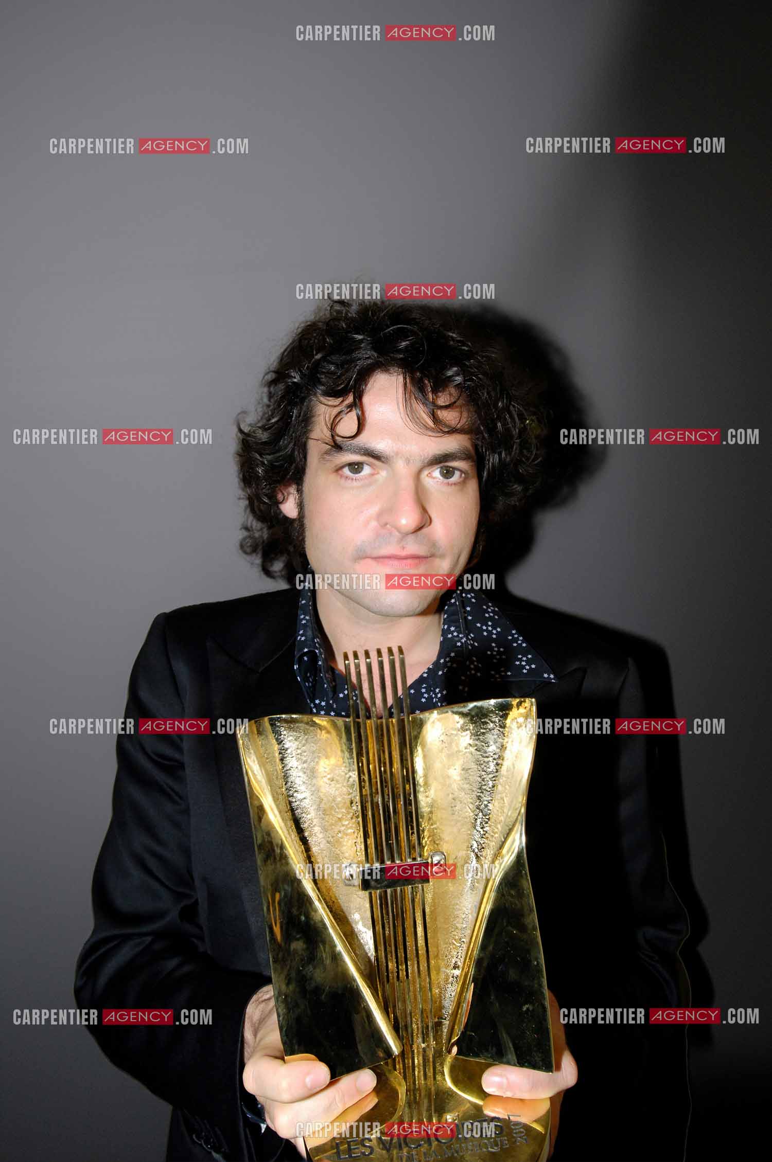 Victoires de la musique en 2007. Album de musique originale de cinéma pour “Ne le dis à personne“ film de Guillaume Canet et la musique composée par Matthieu Chedid, dit "M".  ( Exclusif )