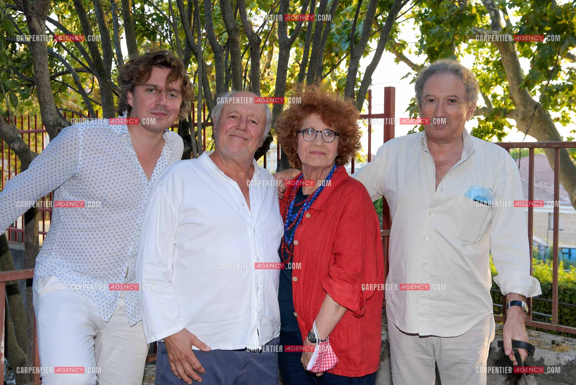 Michel Drucker avec Andréa Ferréol et Alex Vizorek sur une orchestration de Marc Jolivet au parc Jourdan d'Aix en Provence. ( Exclusif )