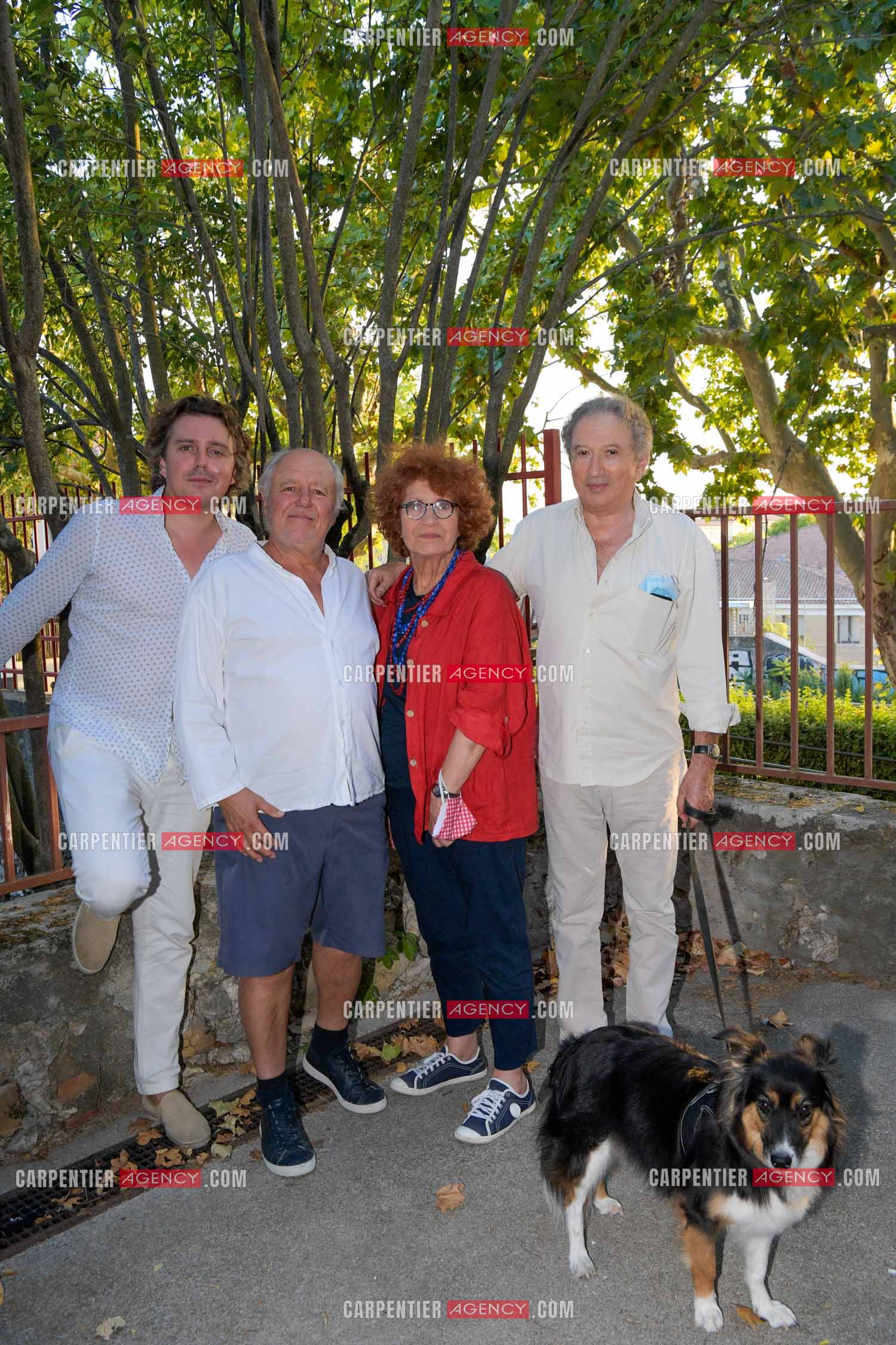 Michel Drucker avec Andréa Ferréol et Alex Vizorek sur une orchestration de Marc Jolivet au parc Jourdan d'Aix en Provence. ( Exclusif )