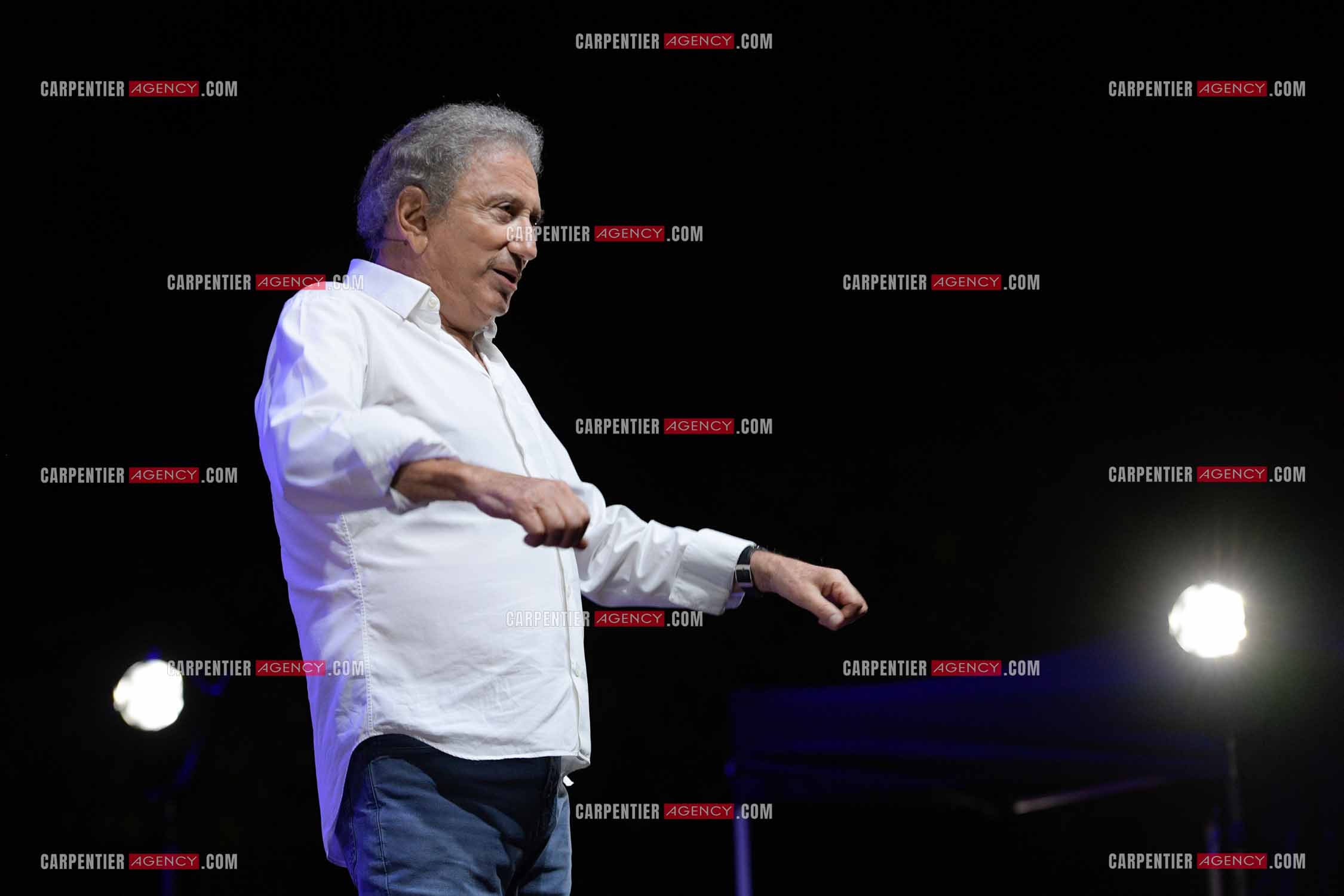 Michel Drucker fait son One Man Show au parc Jourdan d'Aix en Provence. ( Exclusif )