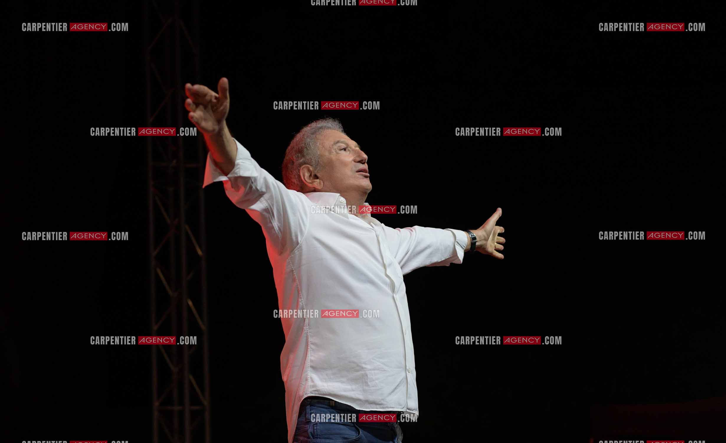 Michel Drucker fait son One Man Show au parc Jourdan d'Aix en Provence. ( Exclusif )