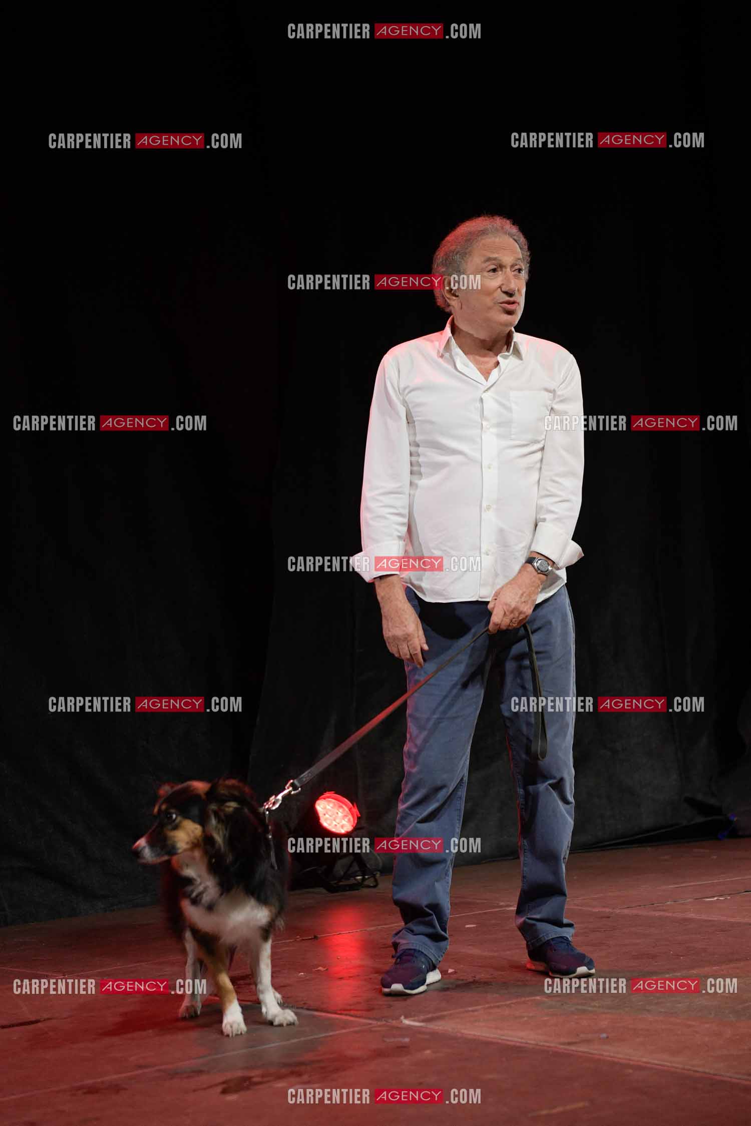 Michel Drucker fait son One Man Show avec sa chienne Izia au parc Jourdan d'Aix en Provence. ( Exclusif )