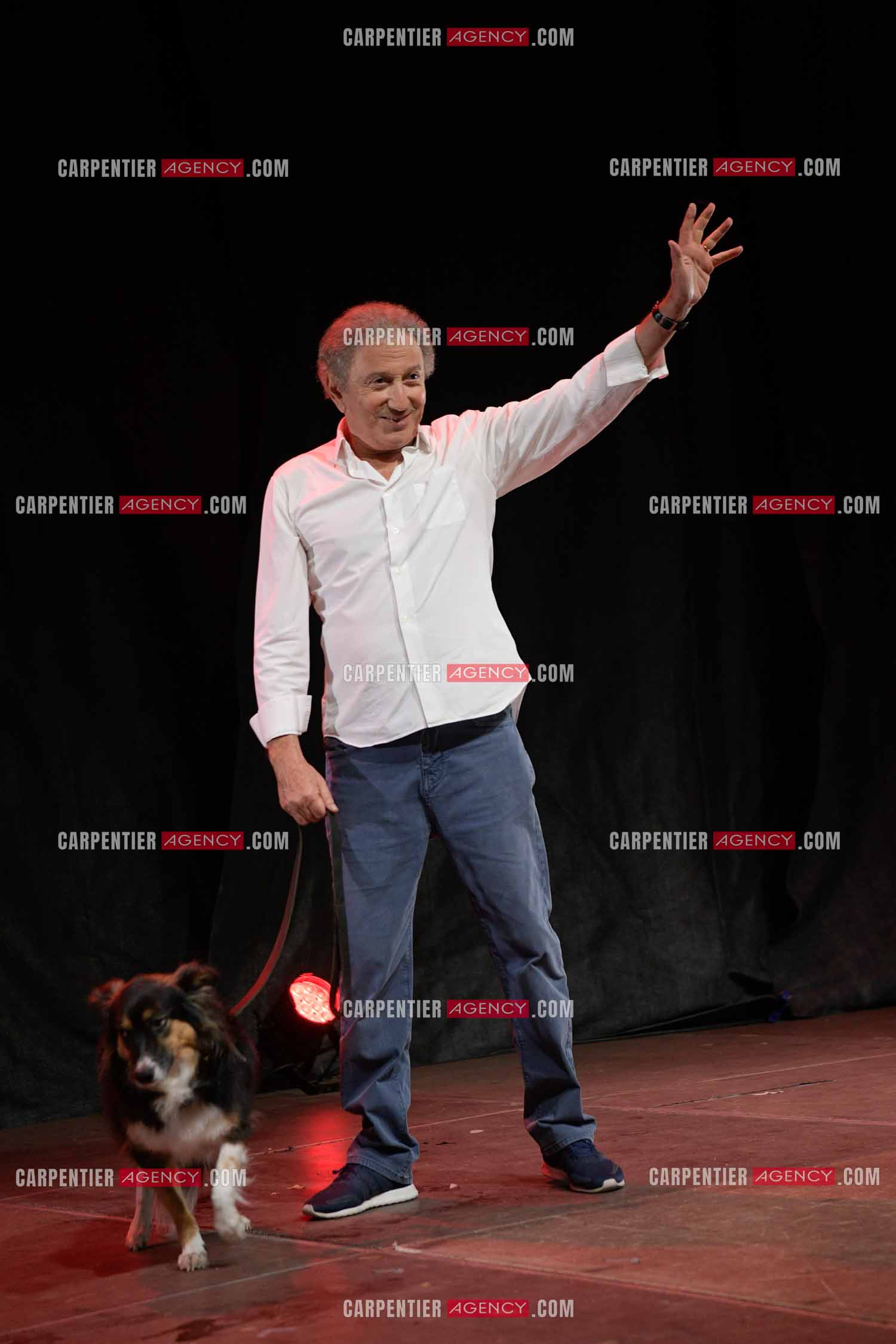 Michel Drucker fait son One Man Show avec sa chienne Izia au parc Jourdan d'Aix en Provence. ( Exclusif )
