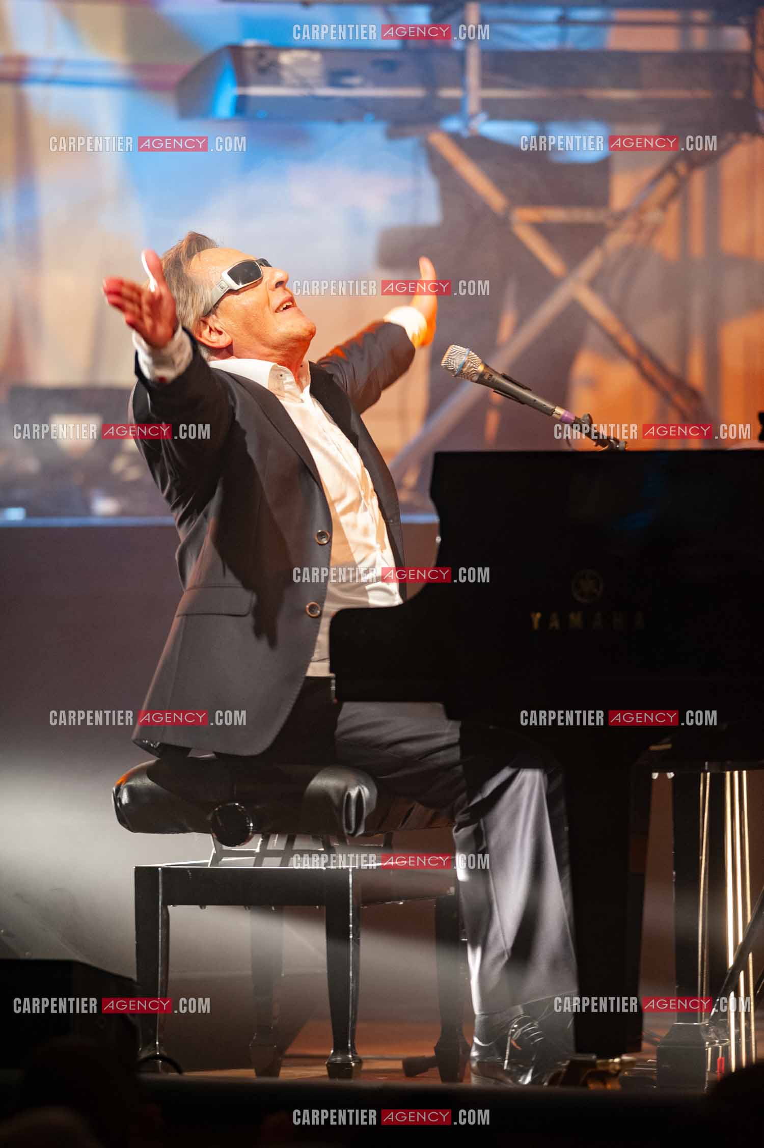 Le chanteur Gilbert Montagné en concert à la salle Gaveau pour trois soirs en 2010.    ( Exclusif )