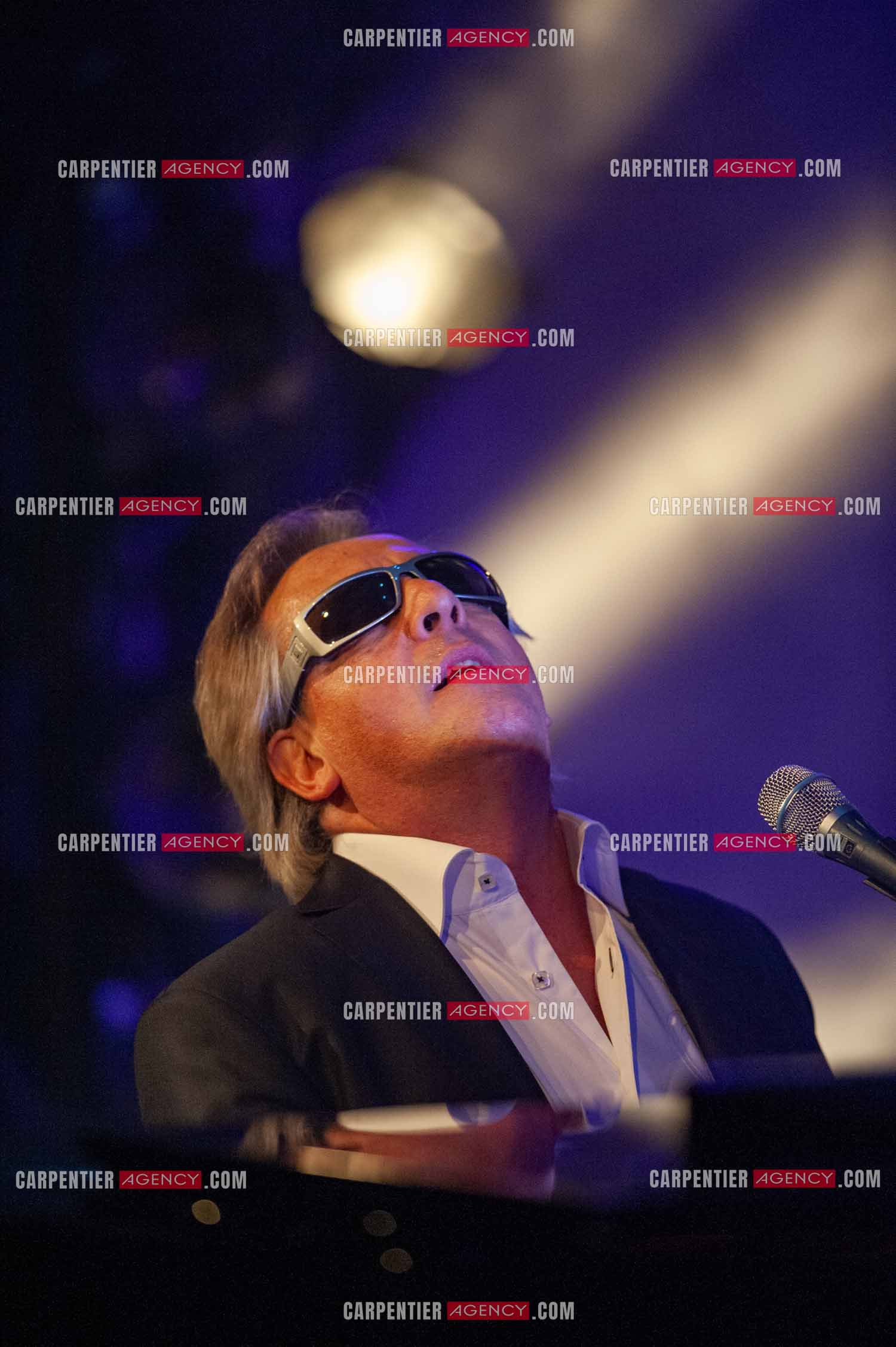 Le chanteur Gilbert Montagné en concert à la salle Gaveau pour trois soirs en 2010.    ( Exclusif )