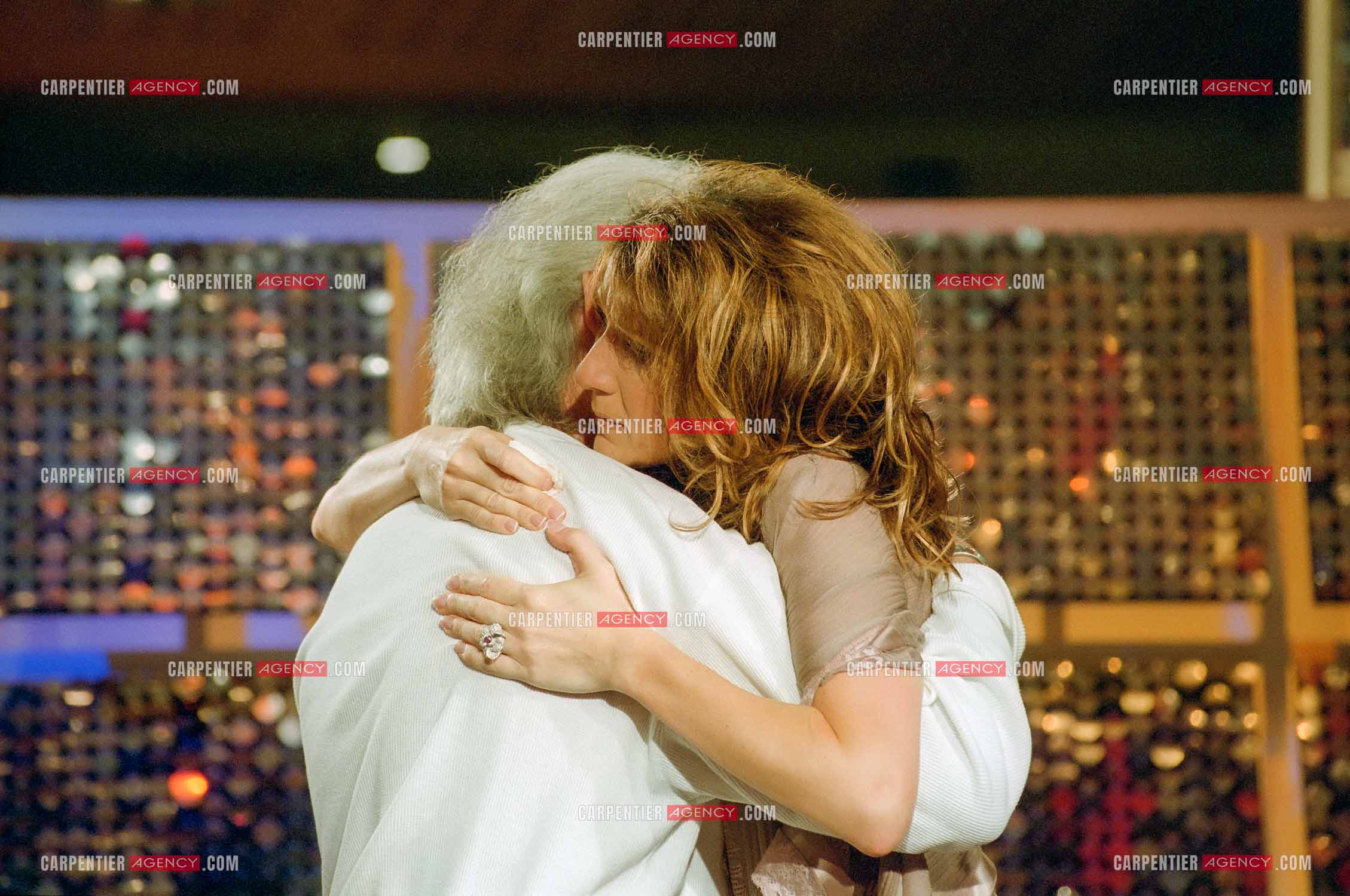 Enregistrement de l'émission spéciale Céline Dion sur France 2. Céline invite sur le plateau le chanteur Hugues Aufray en hommage à sa maman qui lui chantait sa chanson lorsqu'elle était enfant, “ CÉLINE “.       ( Exclusif )