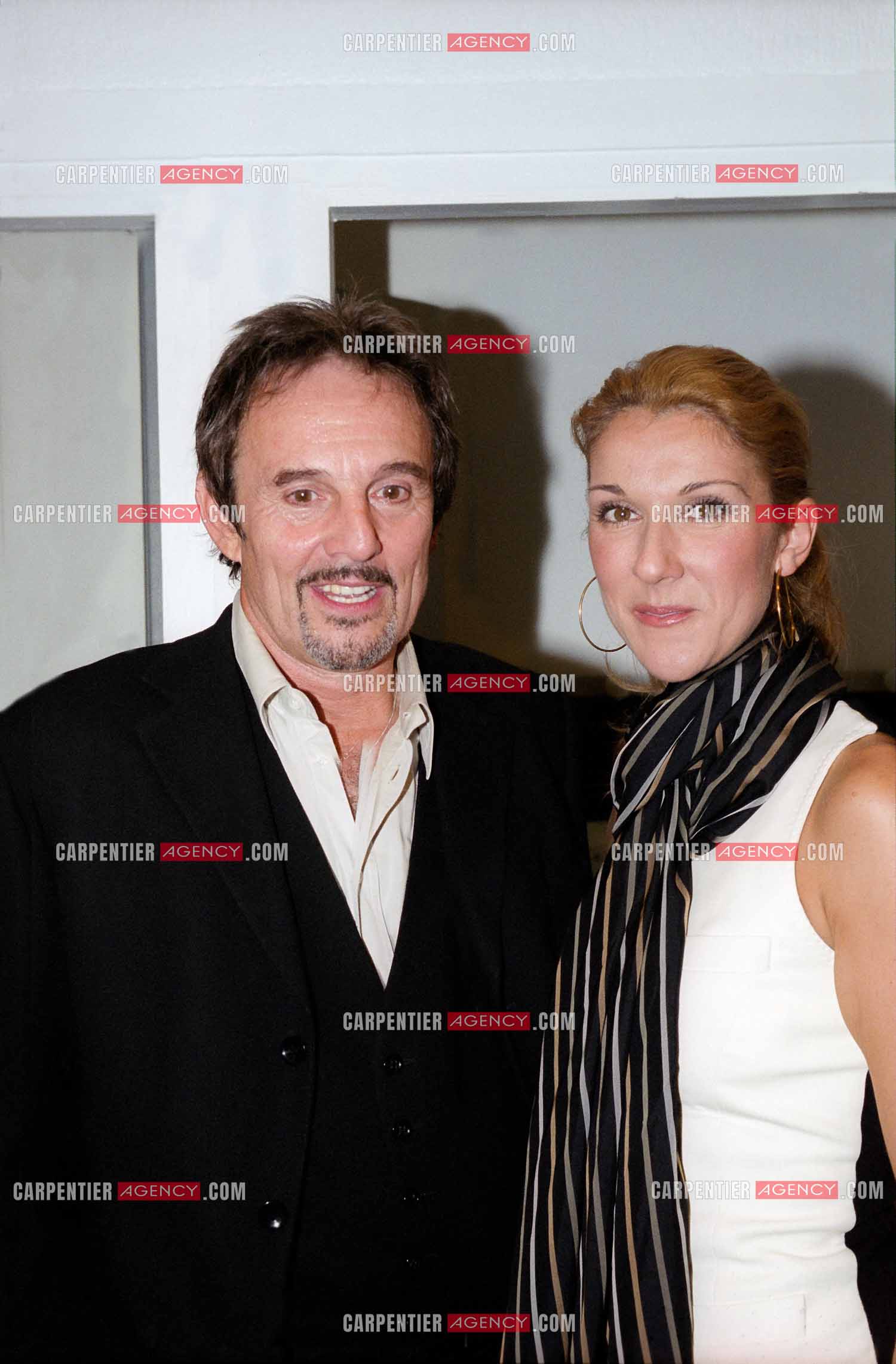 La chanteuse Céline Dion au Palais des Congrès de Paris pour la générale de la comédie musicale " Cindy ". Dans les loges Céline Dion avec Murray Head, un des artistes de la troupe.         (Exclusif )