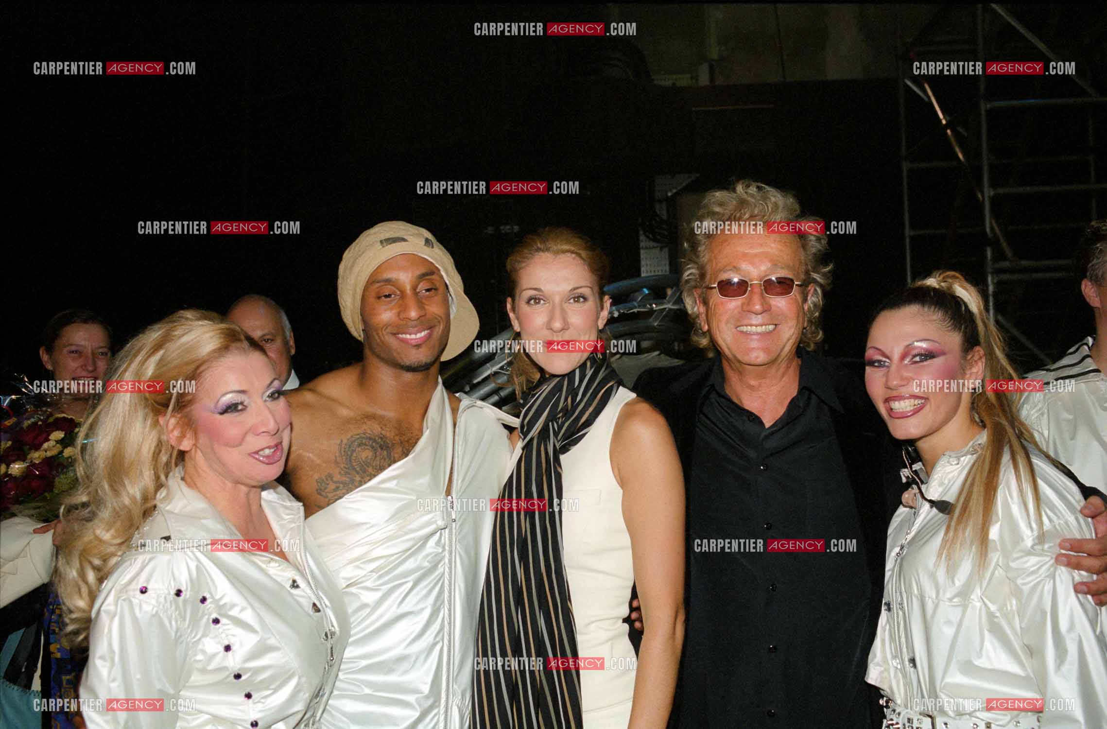 La chanteuse Céline Dion au Palais des Congrès de Paris pour la générale de la comédie musicale " Cindy ". Dans les loges Céline Dion avec Patsy Gallant, Jay, Luc Plamondon, et Carine Haddadou.         (Exclusif )