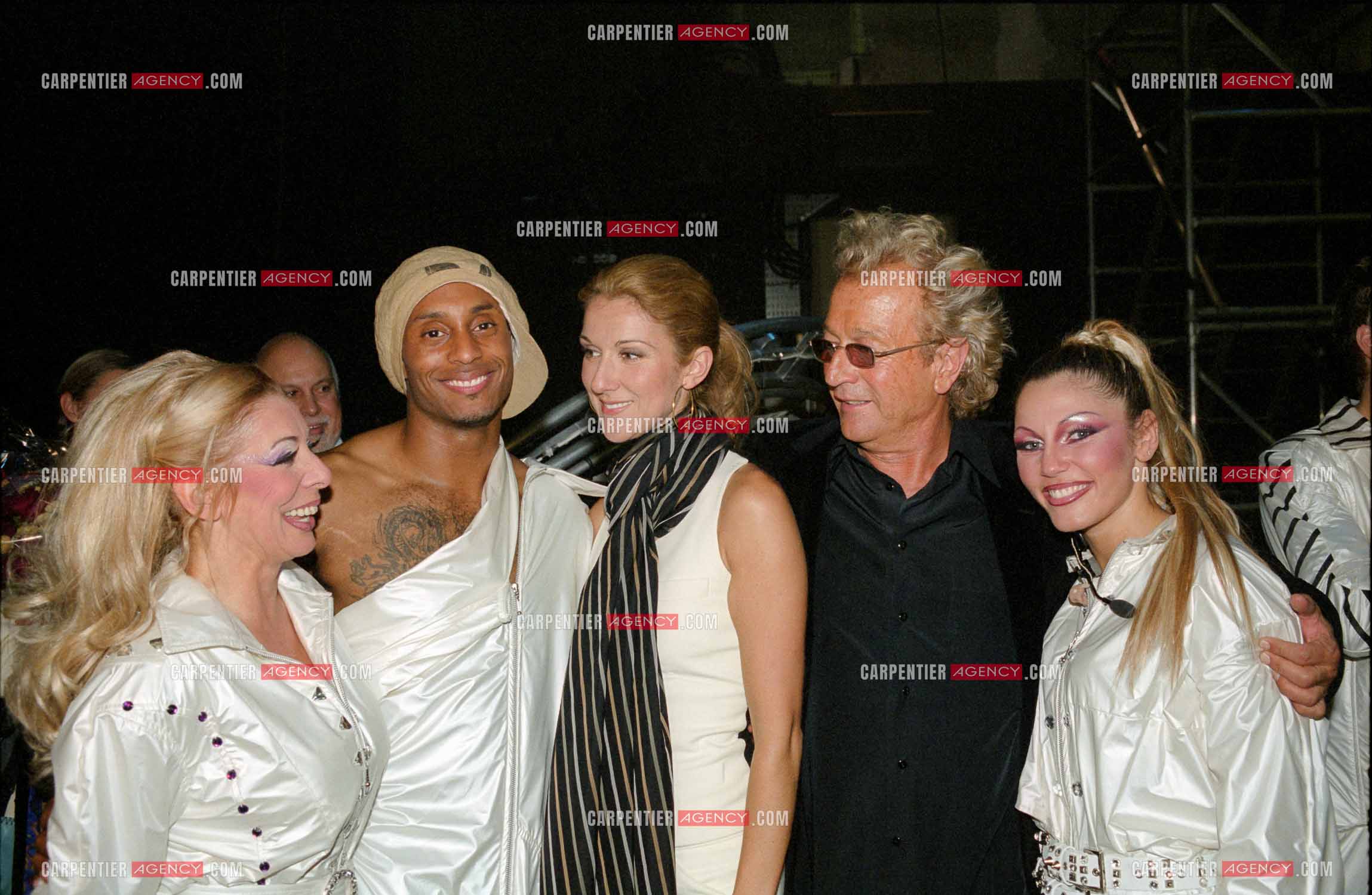 La chanteuse Céline Dion au Palais des Congrès de Paris pour la générale de la comédie musicale " Cindy ". Dans les loges Céline Dion avec Patsy Gallant, Jay, Luc Plamondon, et Carine Haddadou.         (Exclusif )