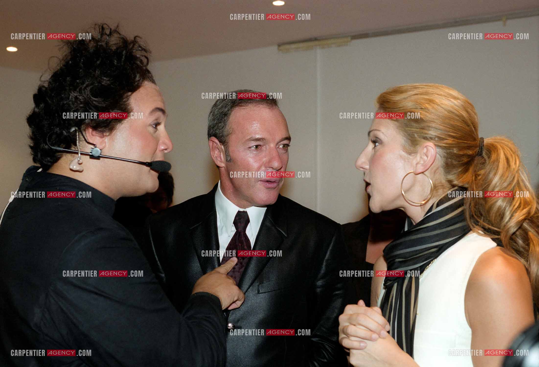 La chanteuse Céline Dion au Palais des Congrès de Paris pour la générale de la comédie musicale " Cindy ". Dans les loges Céline avec Jean Leduc et Tony Gomez.         (Exclusif )