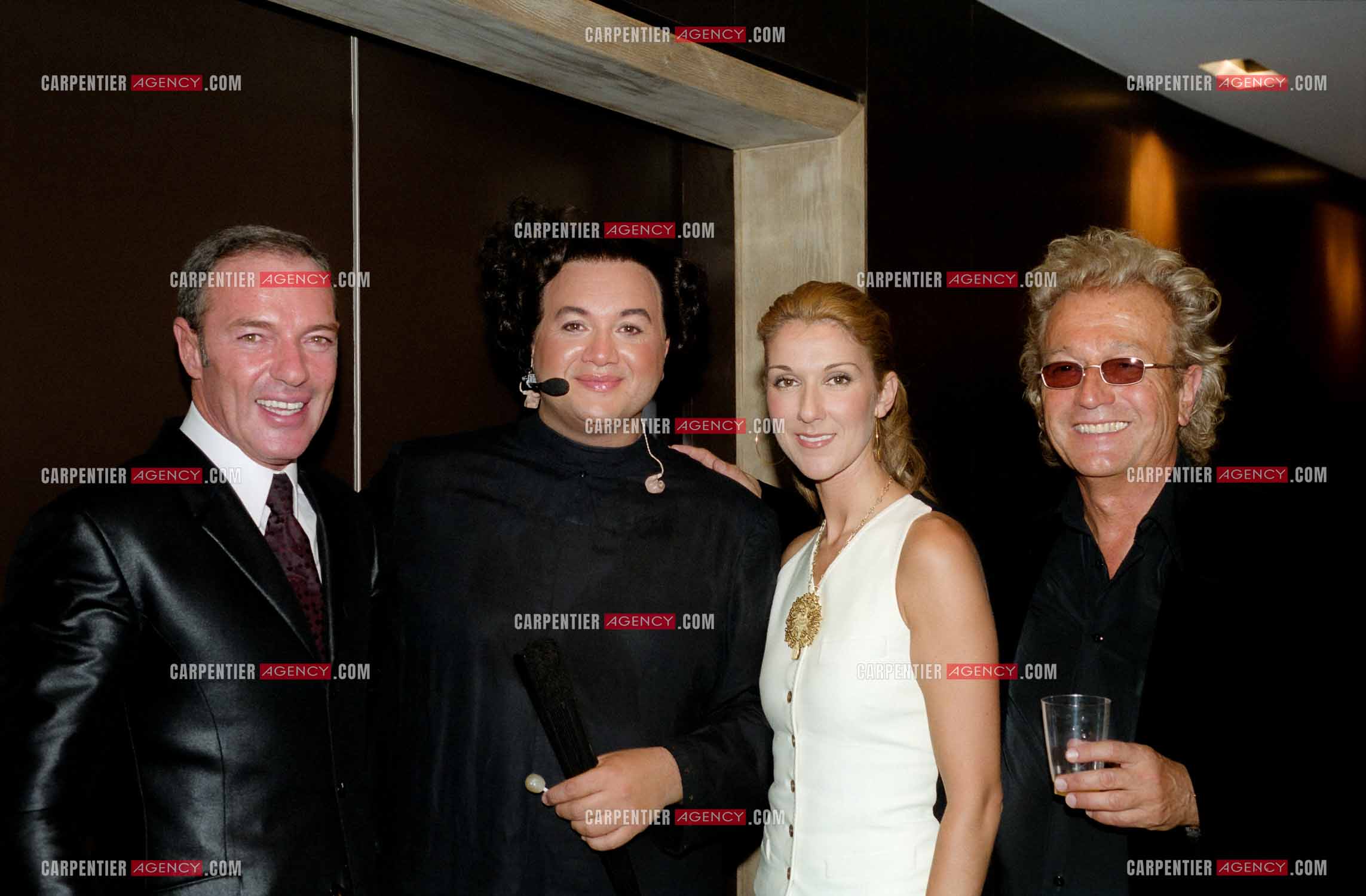 La chanteuse Céline Dion au Palais des Congrès de Paris pour la générale de la comédie musicale " Cindy ". Dans les loges Céline avec Luc Plamondon, Jean Leduc et Tony Gomez.     (Exclusif )