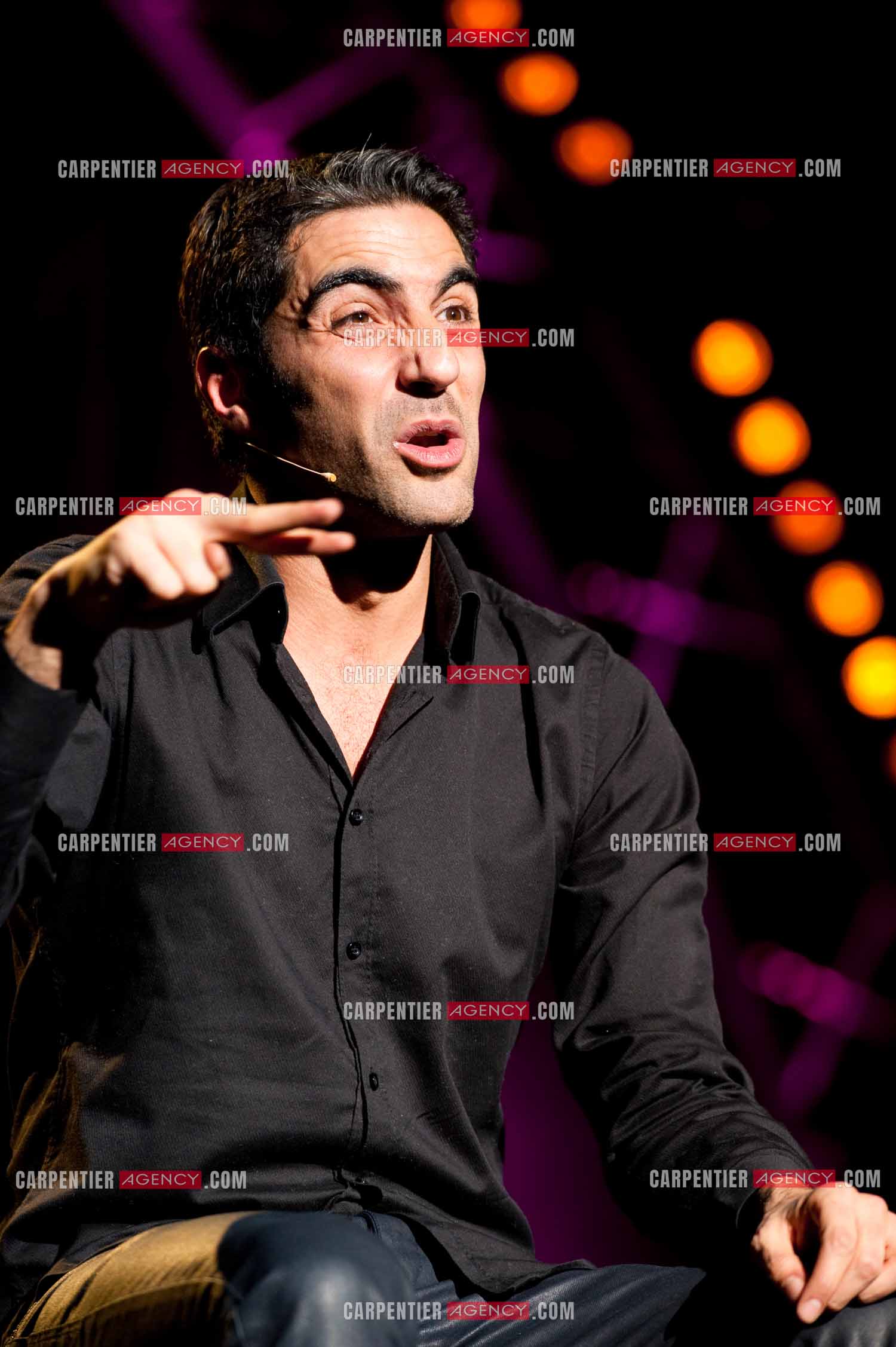 L'humoriste Ary Abittan au Zenith de Paris.   ( Exclusif )