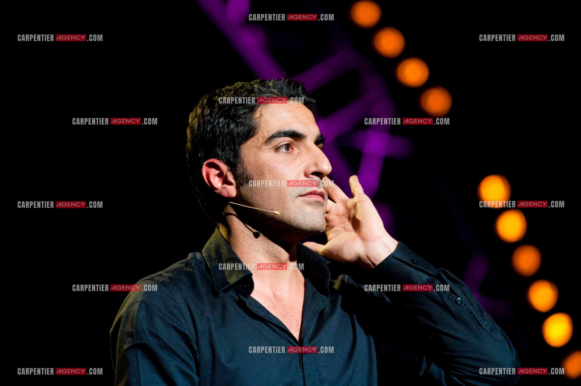 L'humoriste Ary Abittan au Zenith de Paris.   ( Exclusif )