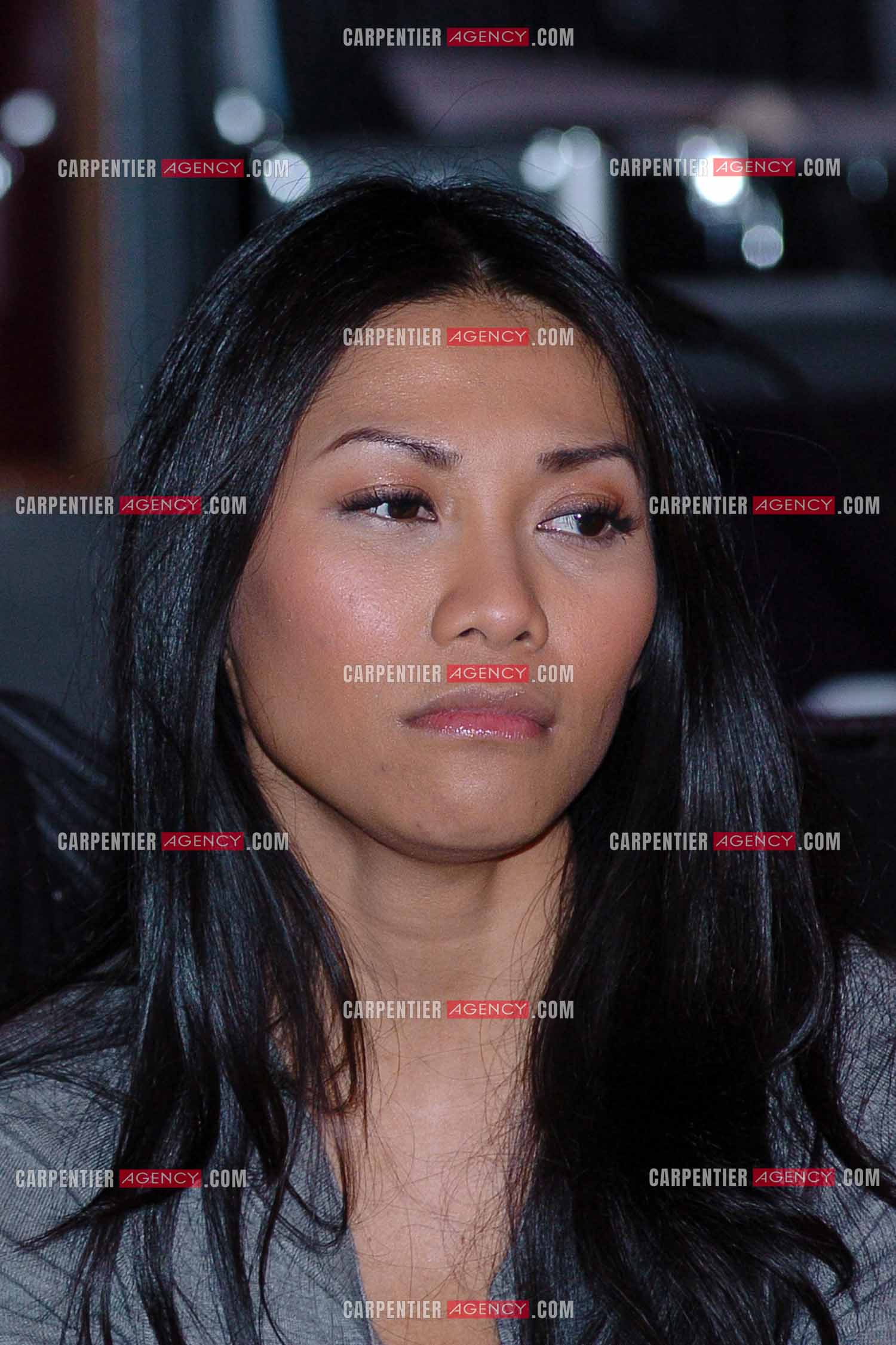 La chanteuse Anggun Cipta Sasmi dite Anggun en studio d'enregistrement en 2006.       ( Exclusif )
