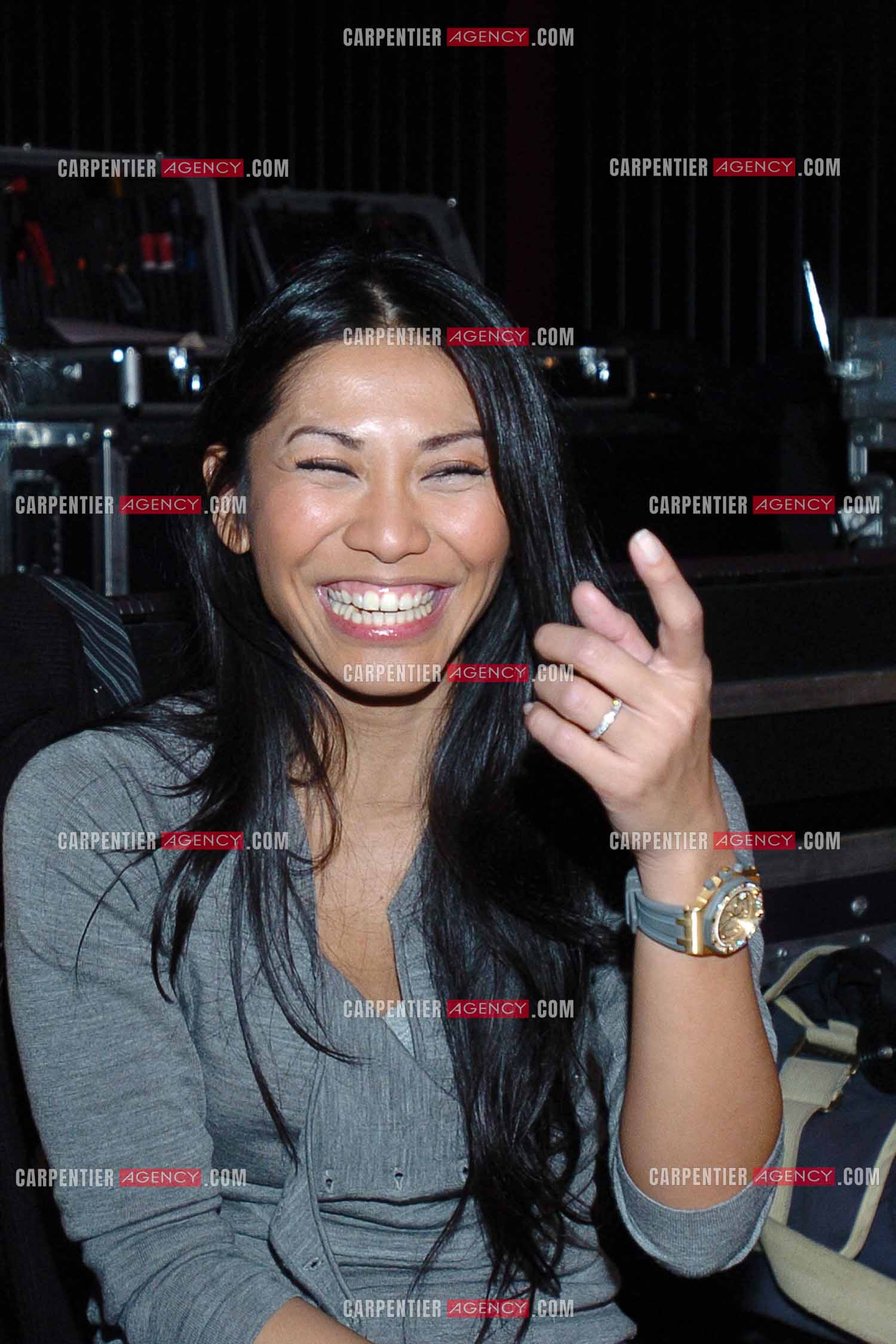 La chanteuse Anggun Cipta Sasmi dite Anggun en studio d'enregistrement en 2006.       ( Exclusif )