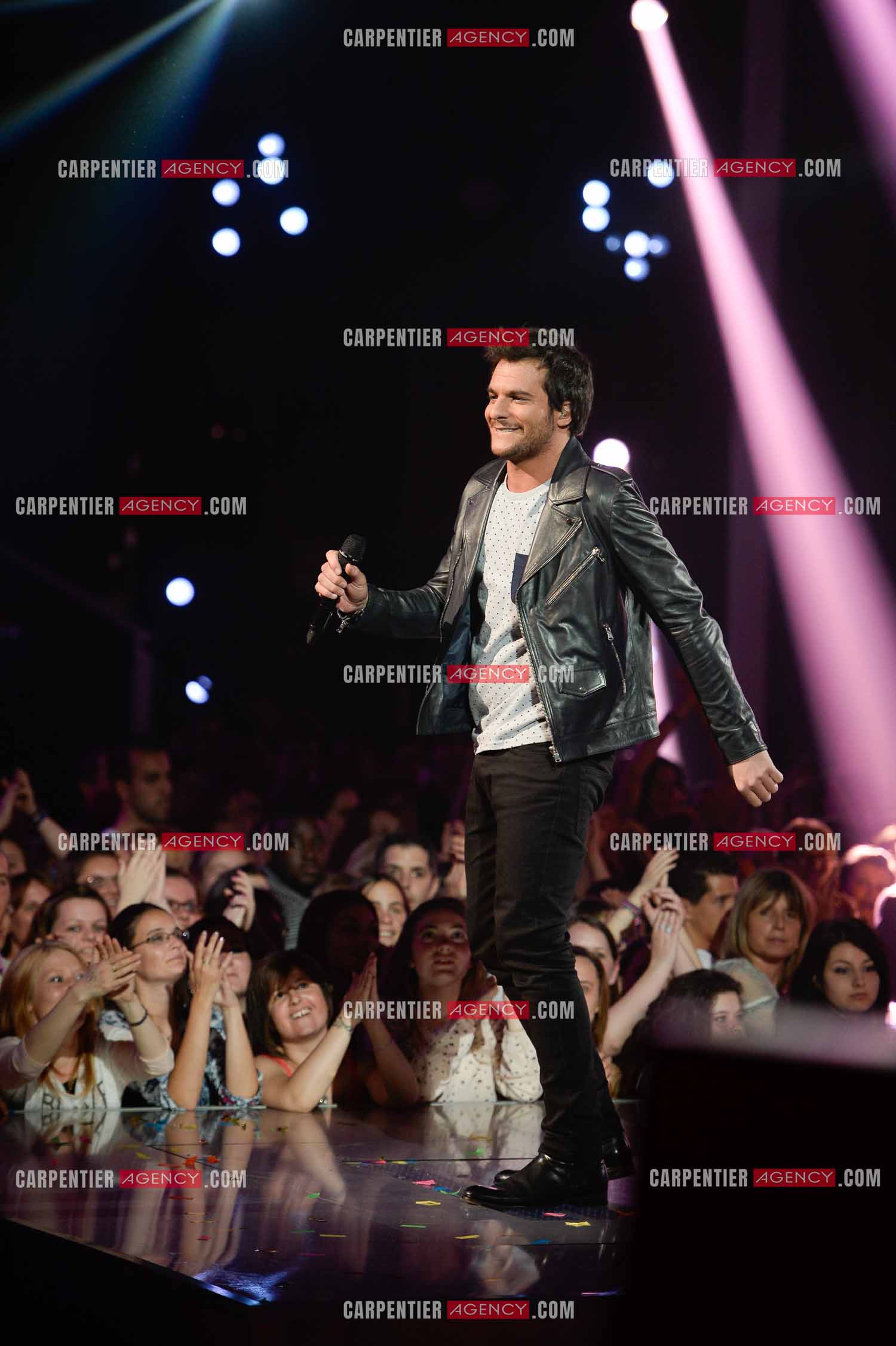 Le chanteur Amir en tant que candidat à l'émission The Voice en 2014.