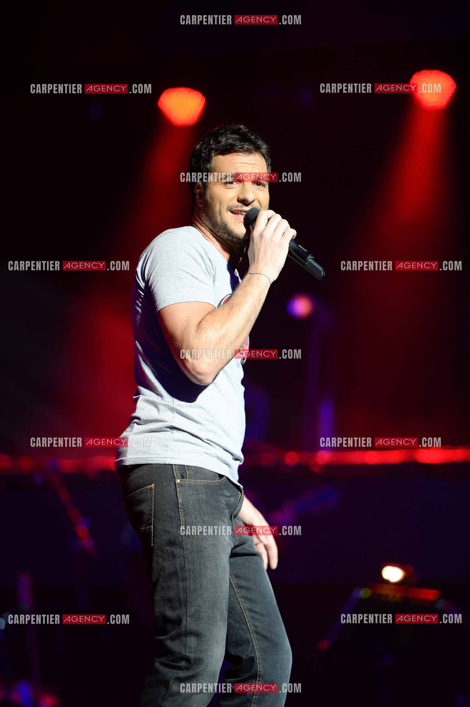 Premiere date pour le chanteur Amir de la tournee THE VOICE 2014 a Amiens le 30 Mai 2014.