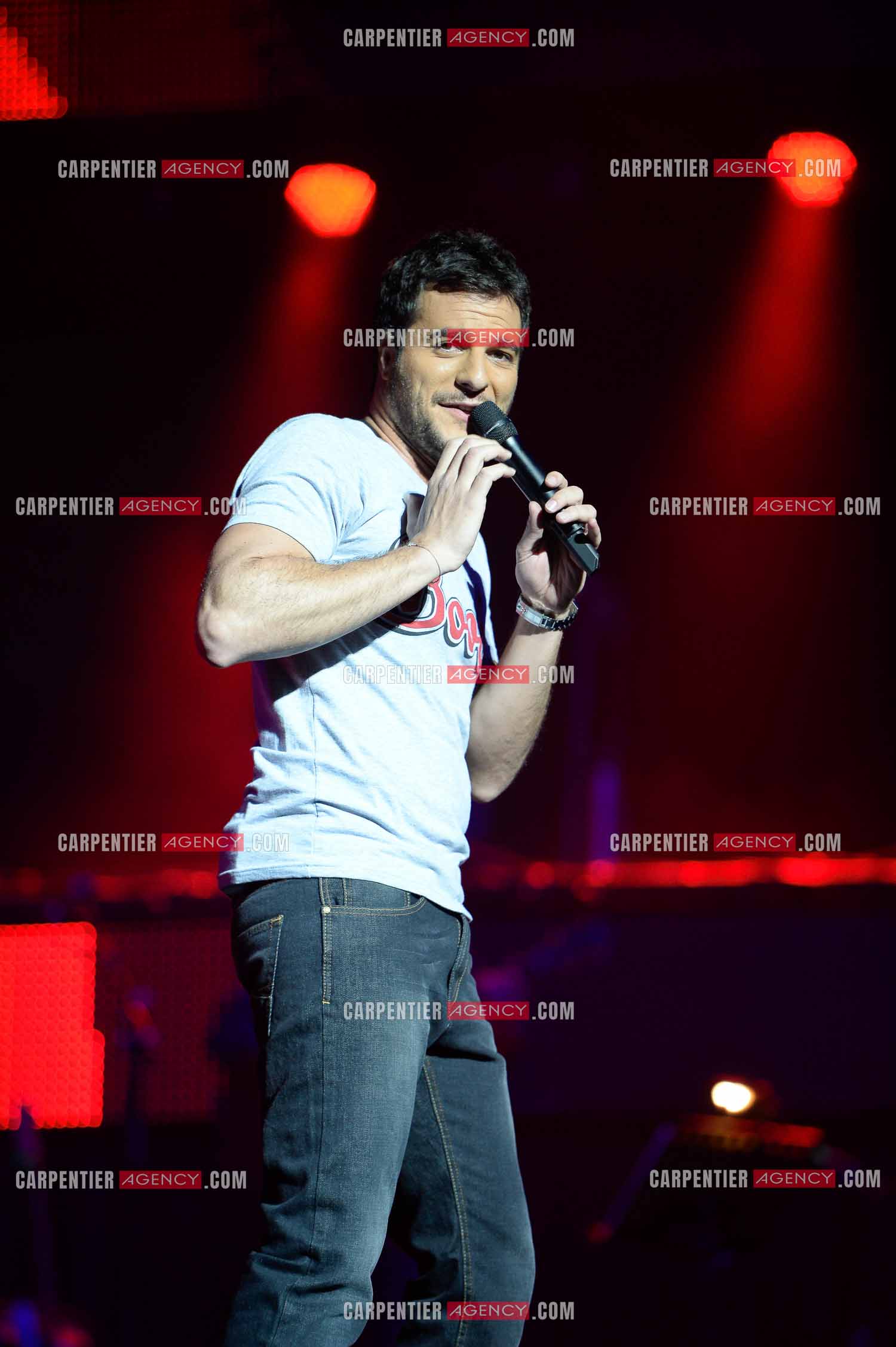 Premiere date pour le chanteur Amir de la tournee THE VOICE 2014 a Amiens le 30 Mai 2014.
