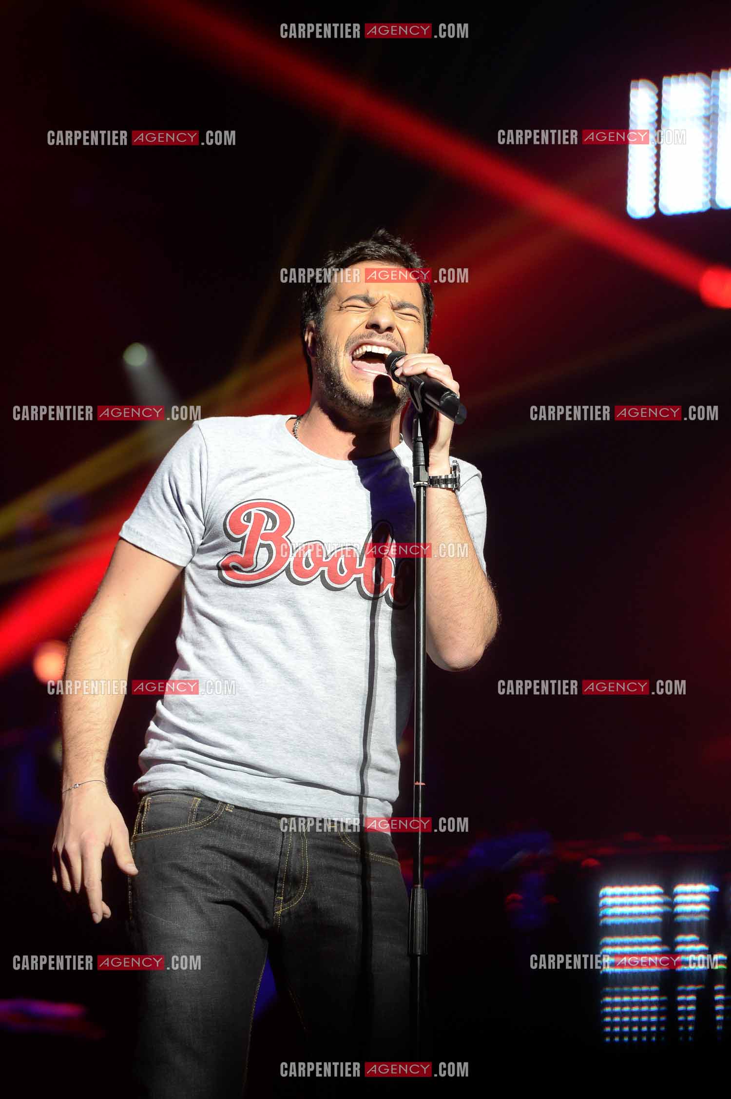 Premiere date pour le chanteur Amir de la tournee THE VOICE 2014 a Amiens le 30 Mai 2014.