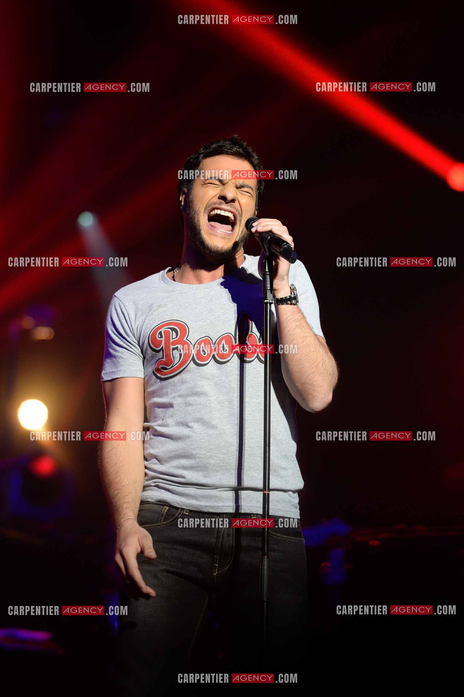 Premiere date pour le chanteur Amir de la tournee THE VOICE 2014 a Amiens le 30 Mai 2014.