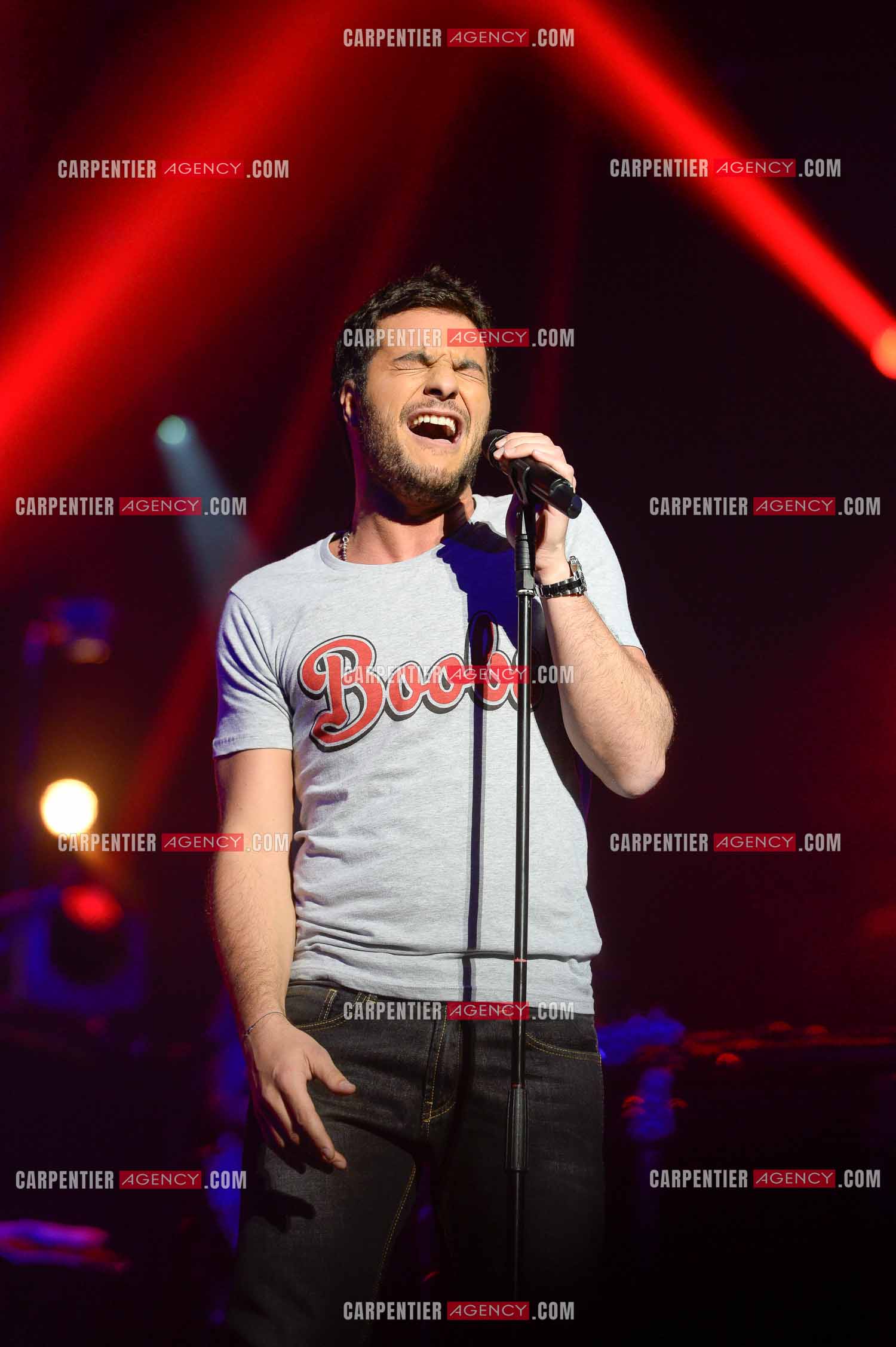 Premiere date pour le chanteur Amir de la tournee THE VOICE 2014 a Amiens le 30 Mai 2014.