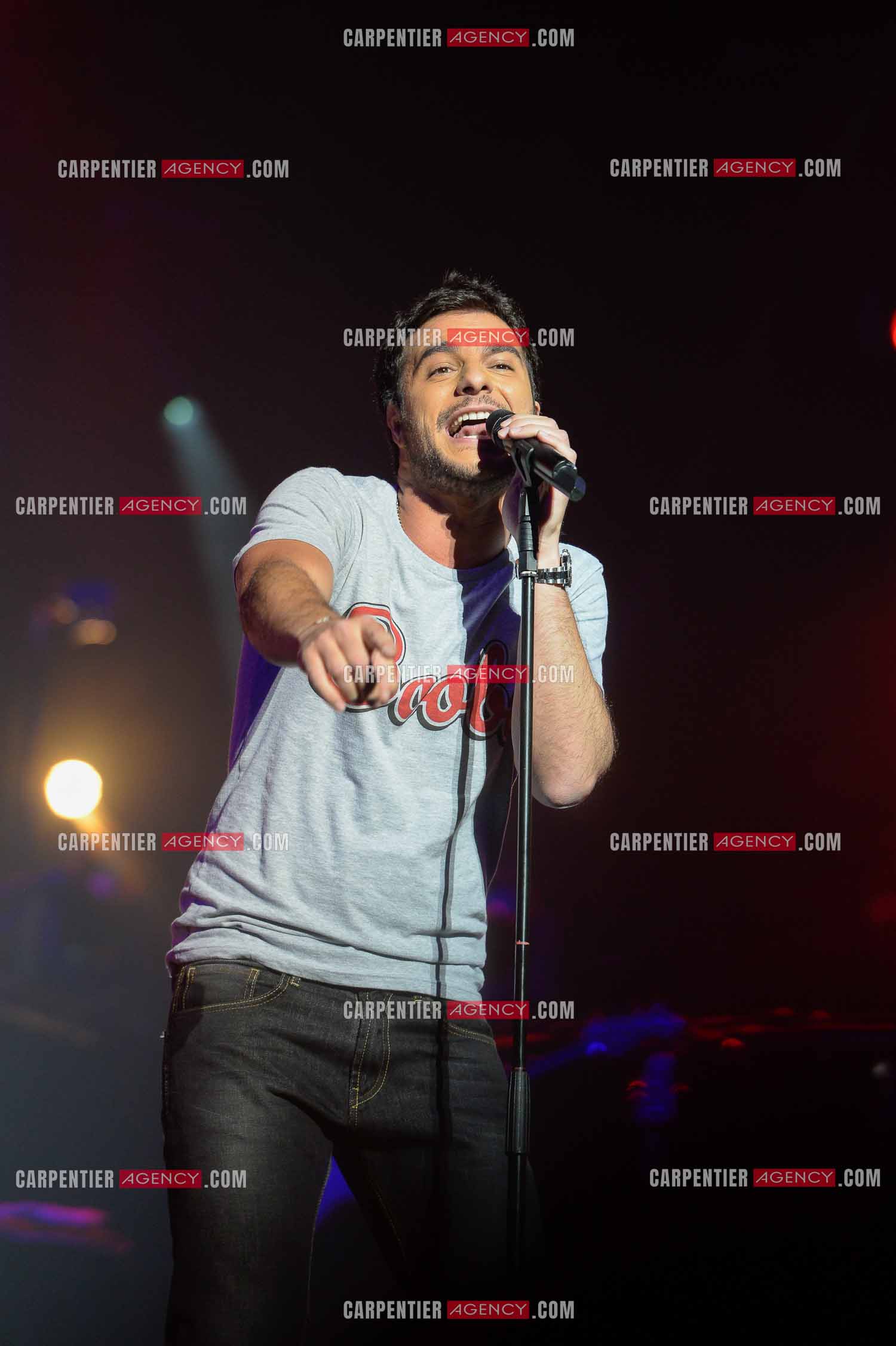 Premiere date pour le chanteur Amir de la tournee THE VOICE 2014 a Amiens le 30 Mai 2014.