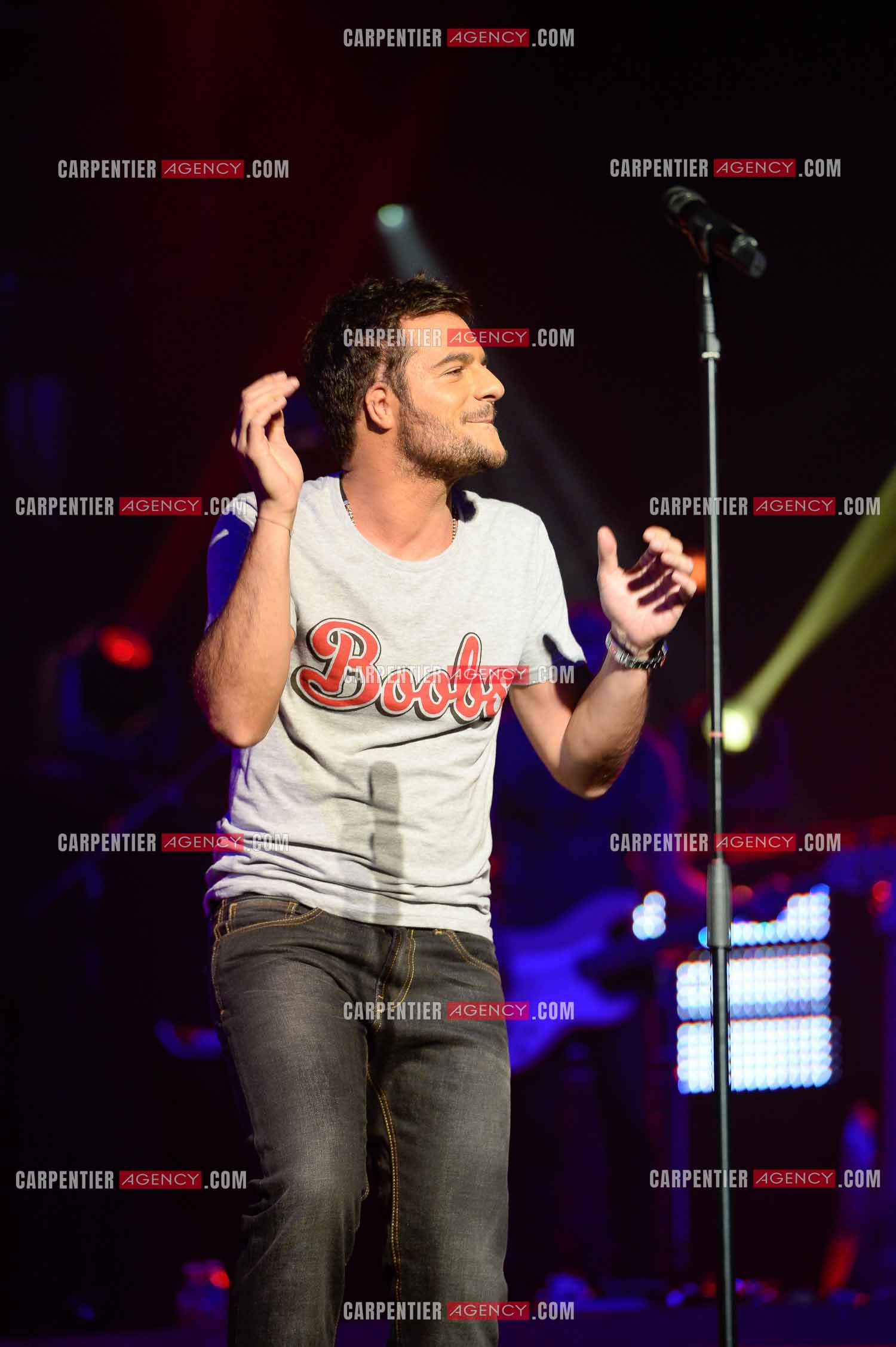 Premiere date pour le chanteur Amir de la tournee THE VOICE 2014 a Amiens le 30 Mai 2014.