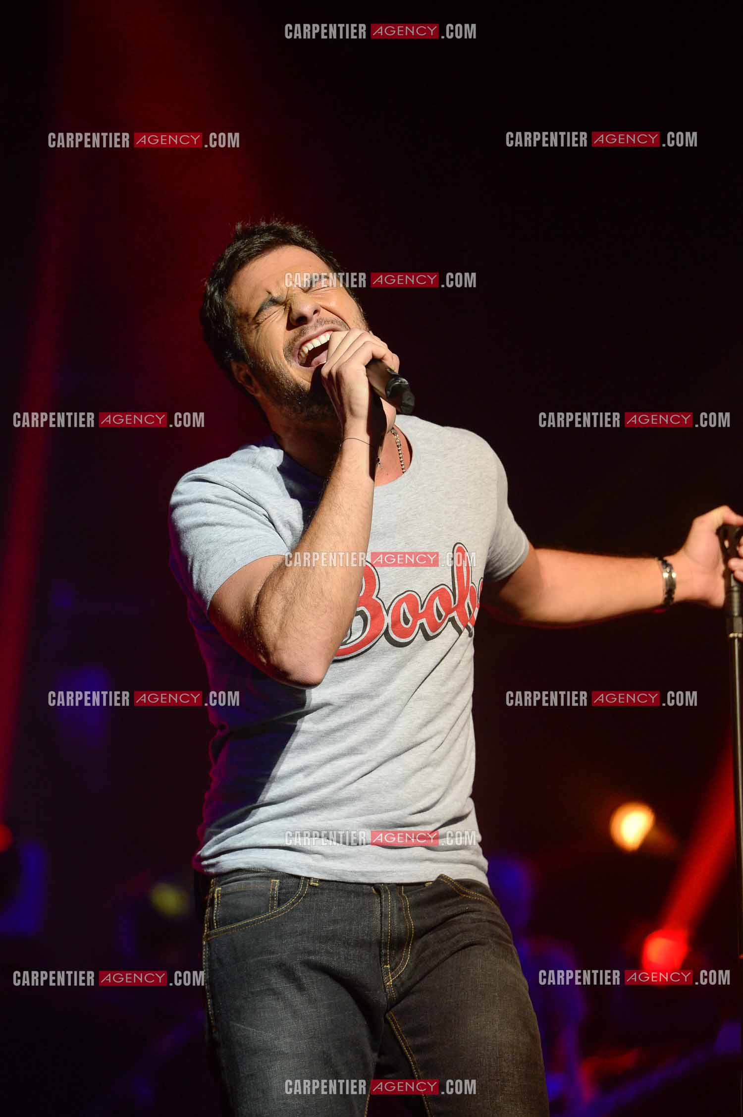 Premiere date pour le chanteur Amir de la tournee THE VOICE 2014 a Amiens le 30 Mai 2014.
