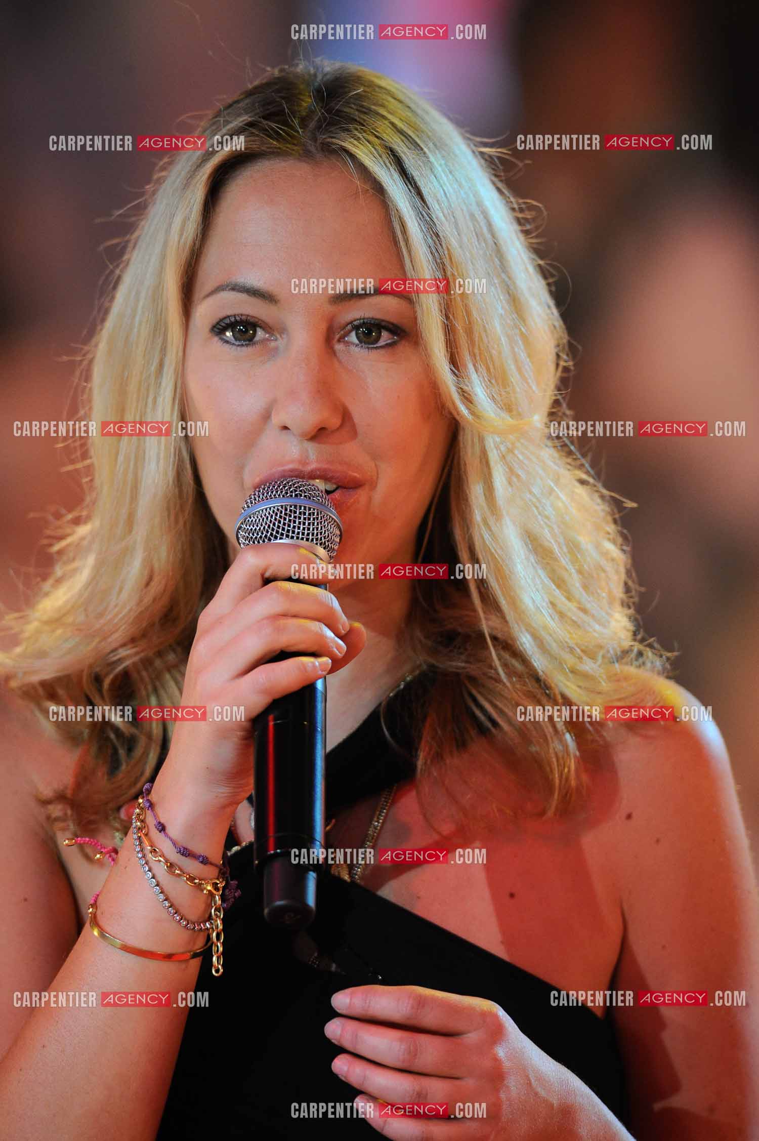 Amélie  ADAMO, fille du chanteur Salvatore Adamo  lors du Télé Vie à Bruxelles en 2011.   ( Exclusif )