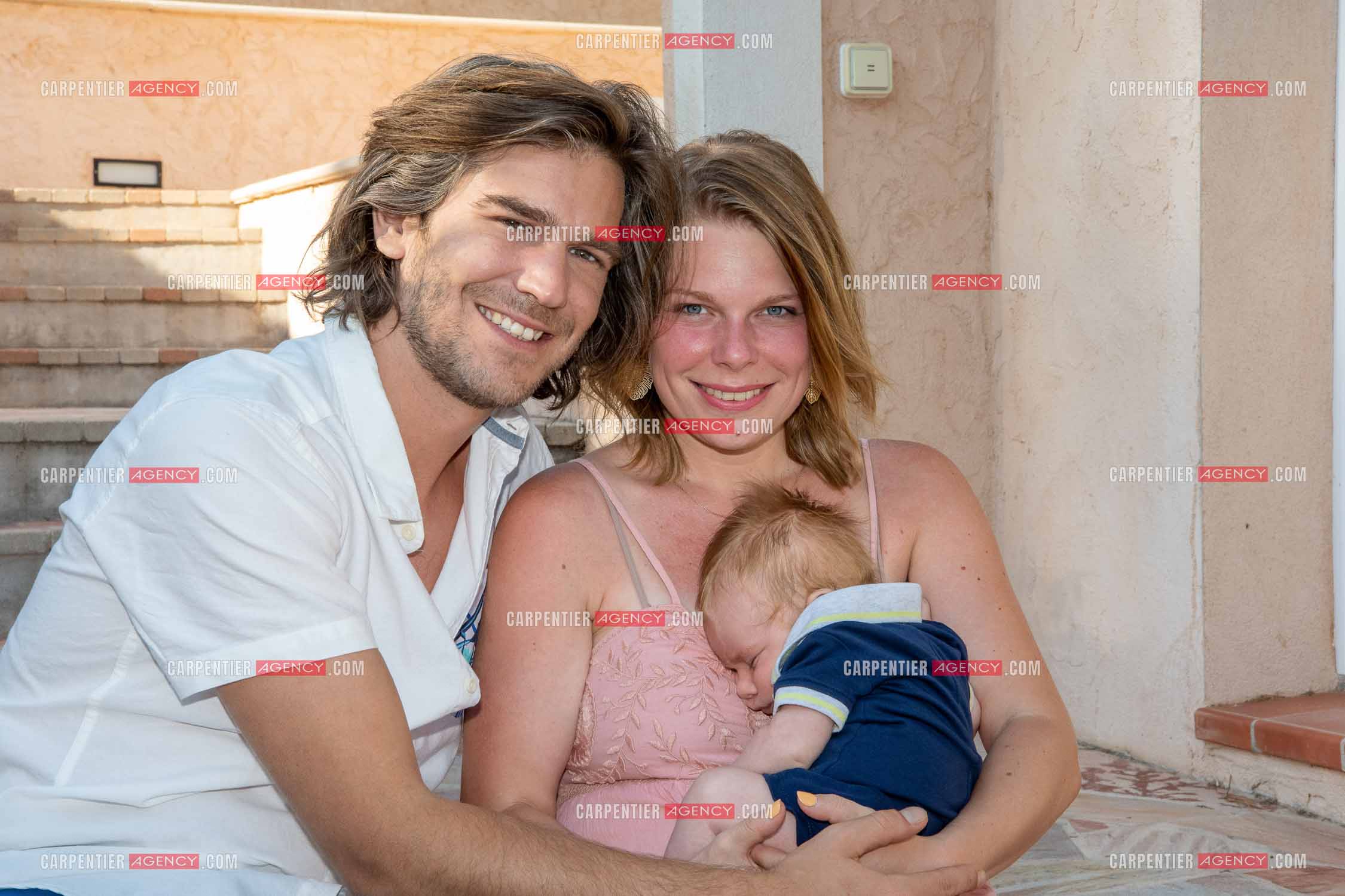 Le ténor Amaury Vassili lors de ses vacances d'été a Toulon dans le Var avec sa femme Stéphanie et leur petit garçon Anatoly tous juste agé de deux mois.   ( Exclusif )
