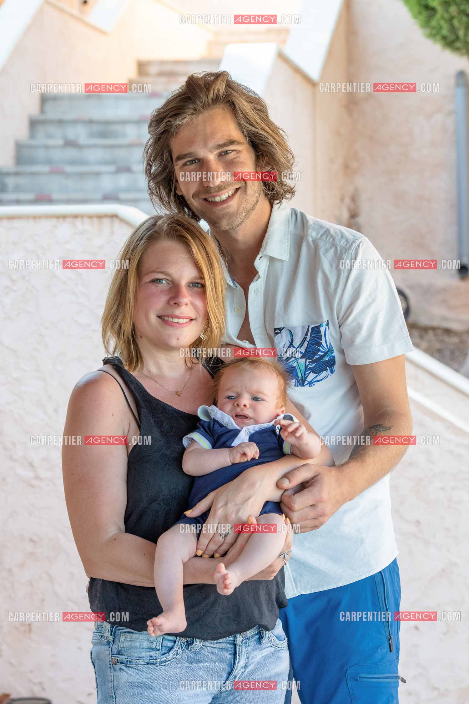 Le ténor Amaury Vassili lors de ses vacances d'été a Toulon dans le Var avec sa femme Stéphanie et leur petit garçon Anatoly tous juste agé de deux mois.   ( Exclusif )