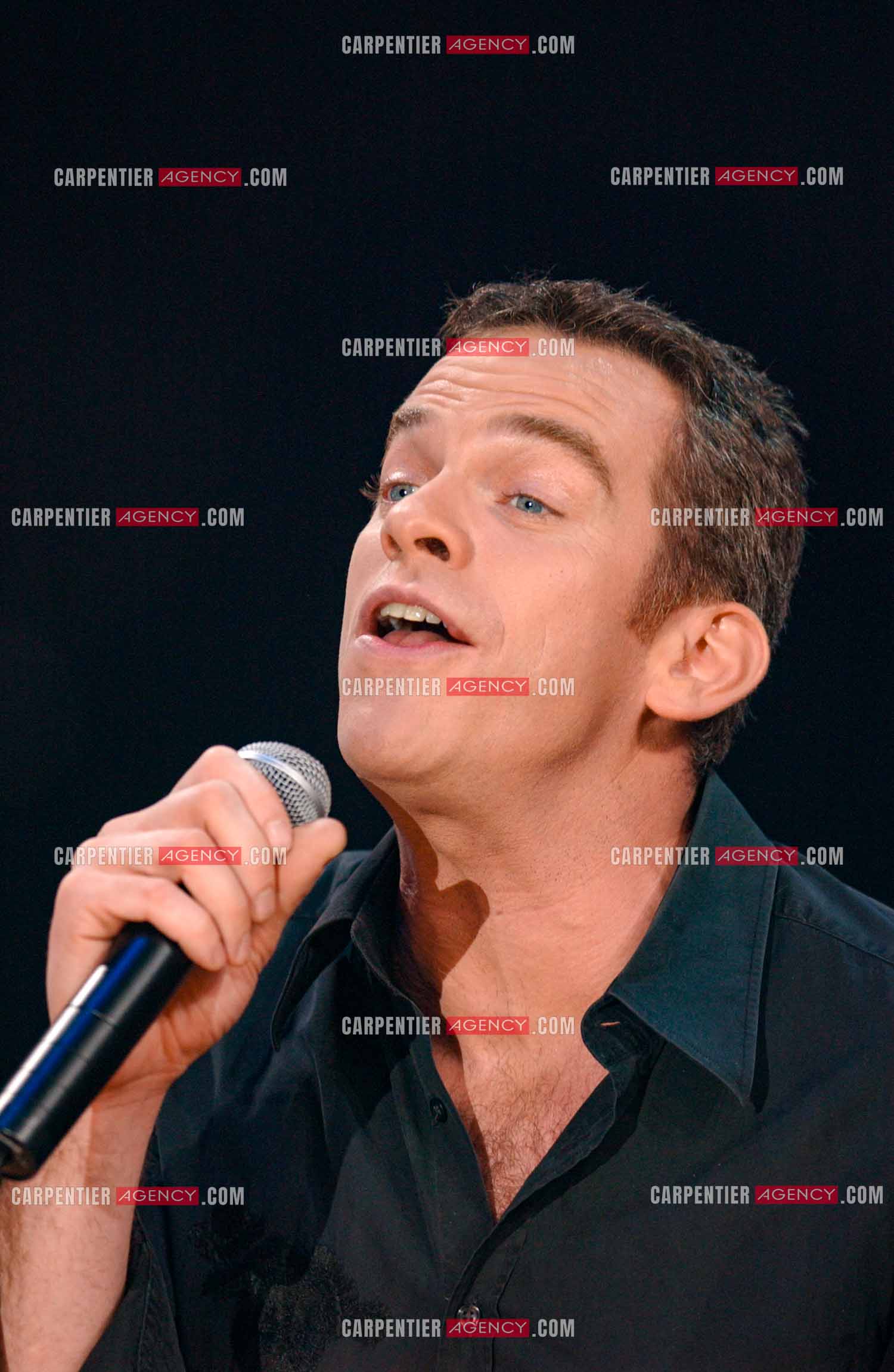 Portrait du chanteur Garou.  ( Exclusif )