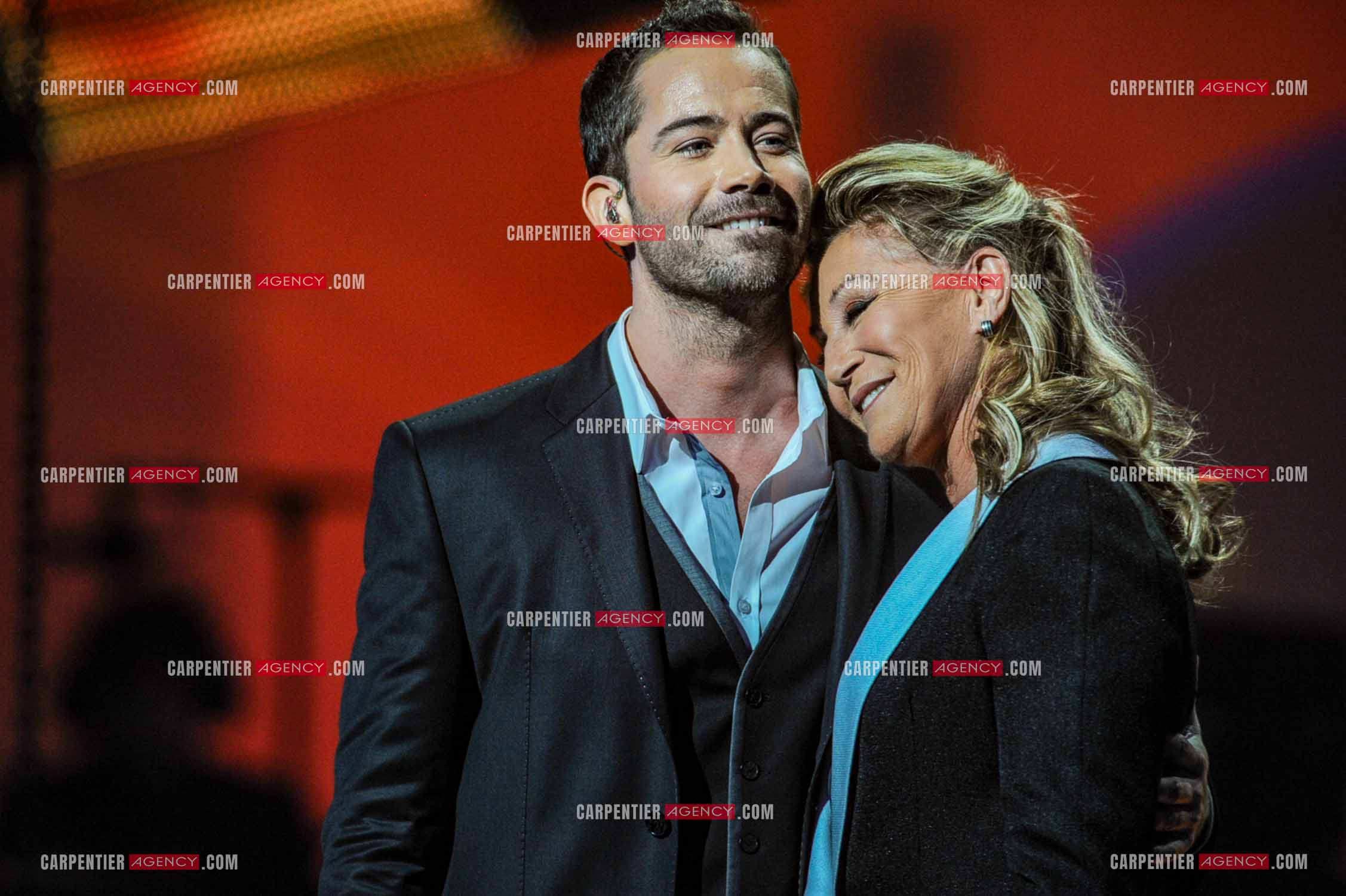 28e cérémonie des Victoires de la musique le 8 février 2013 au Zénith de Paris. La chanteuse Sheila reçoit la victoire d'honneur des mains du chanteur Emmanuel Moire.