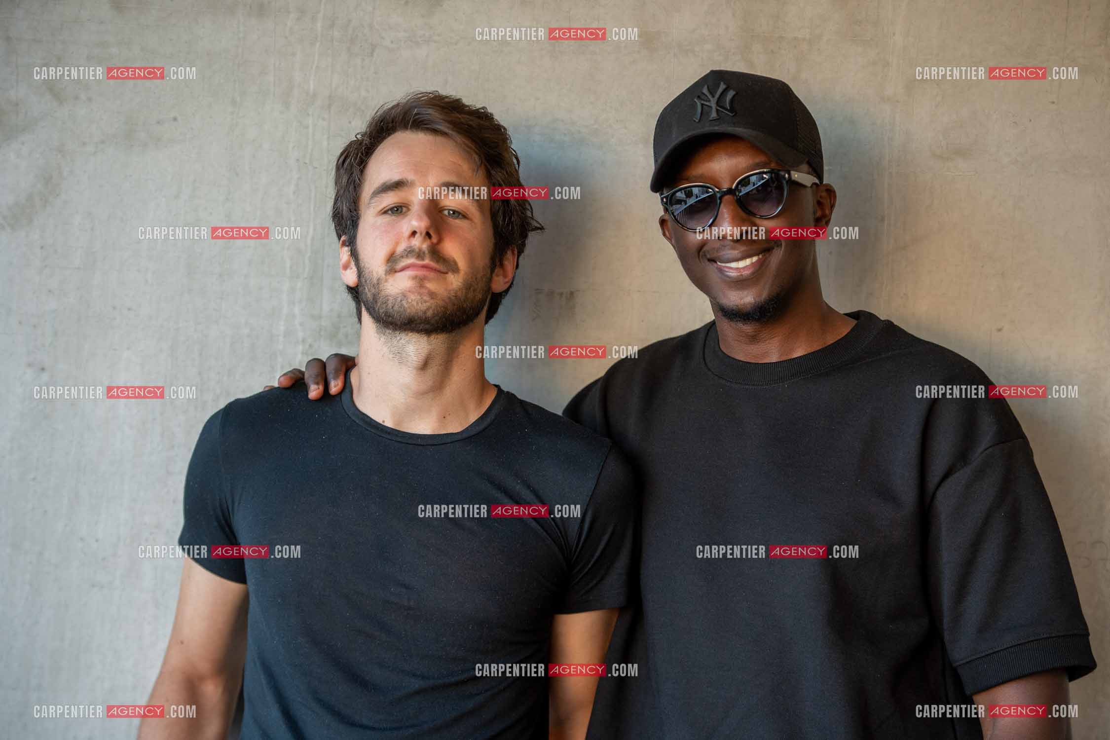 Les acteurs et humoristes  Ahmed Sylla et Bertrand Usclat en promotion pour le film “JUMEAUX MAIS PAS TROP“ en avant première au cinéma Six n'étoiles de Six Fours les Plages.      ( Exclusif )