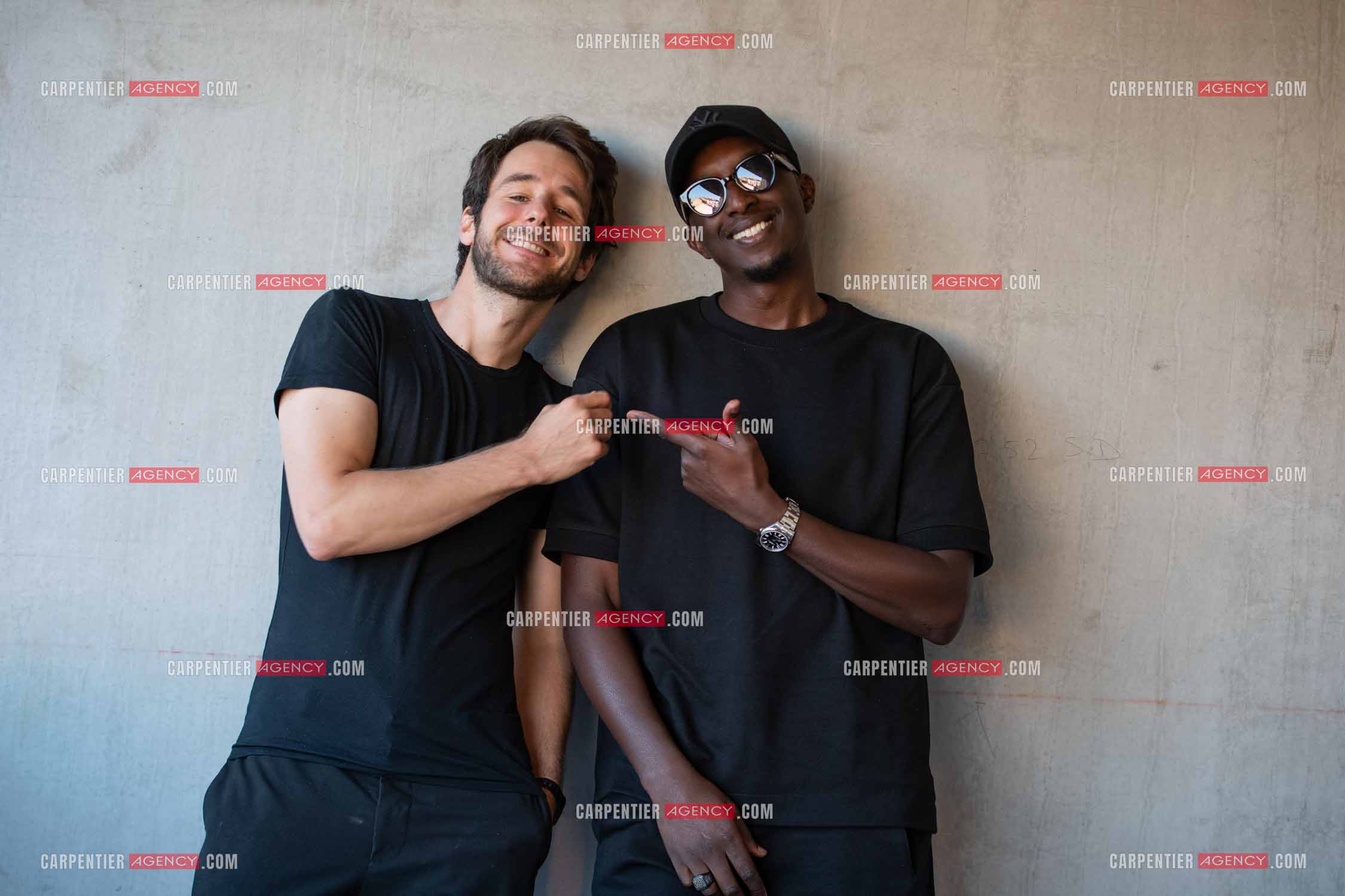 Les acteurs et humoristes  Ahmed Sylla et Bertrand Usclat en promotion pour le film “JUMEAUX MAIS PAS TROP“ en avant première au cinéma Six n'étoiles de Six Fours les Plages.      ( Exclusif )