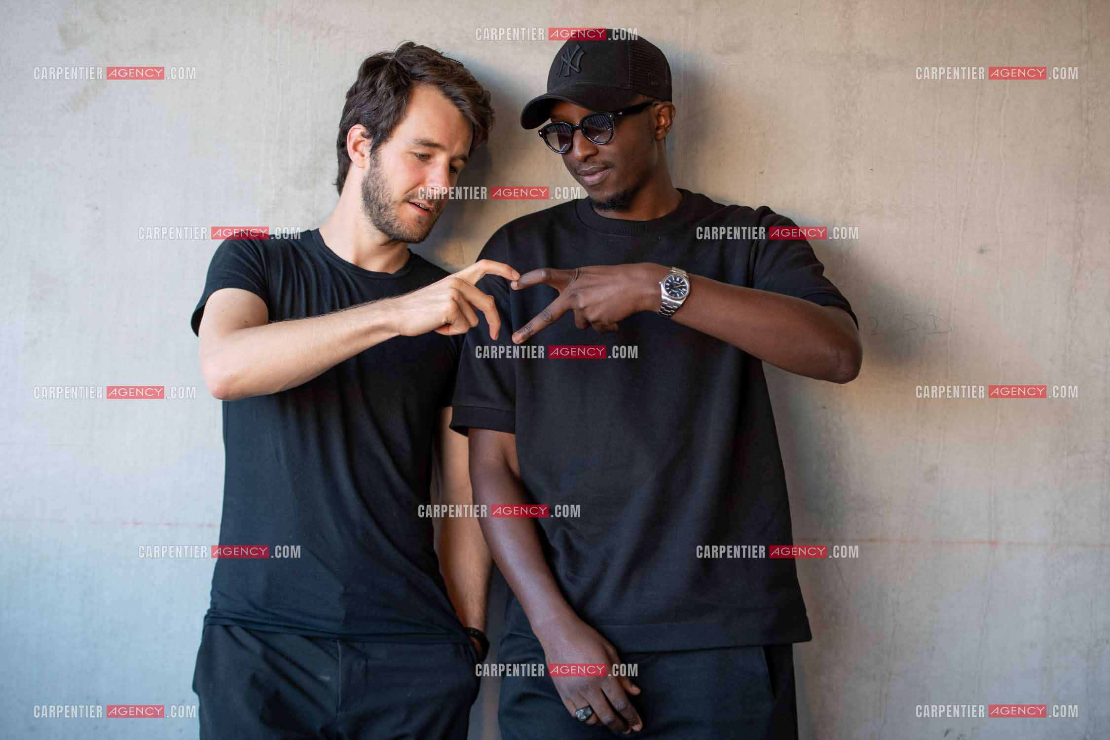Les acteurs et humoristes  Ahmed Sylla et Bertrand Usclat en promotion pour le film “JUMEAUX MAIS PAS TROP“ en avant première au cinéma Six n'étoiles de Six Fours les Plages.      ( Exclusif )