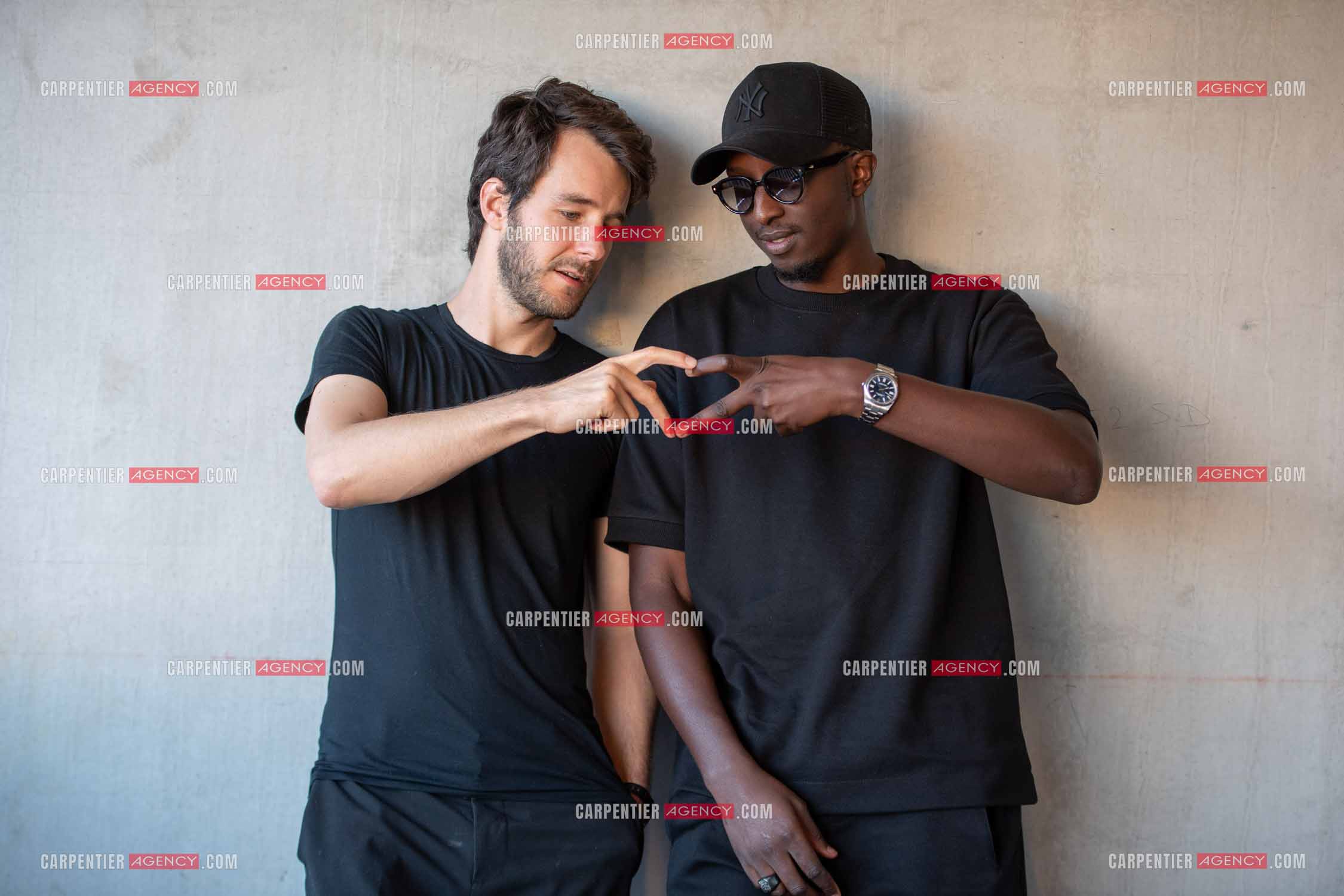 Les acteurs et humoristes  Ahmed Sylla et Bertrand Usclat en promotion pour le film “JUMEAUX MAIS PAS TROP“ en avant première au cinéma Six n'étoiles de Six Fours les Plages.      ( Exclusif )