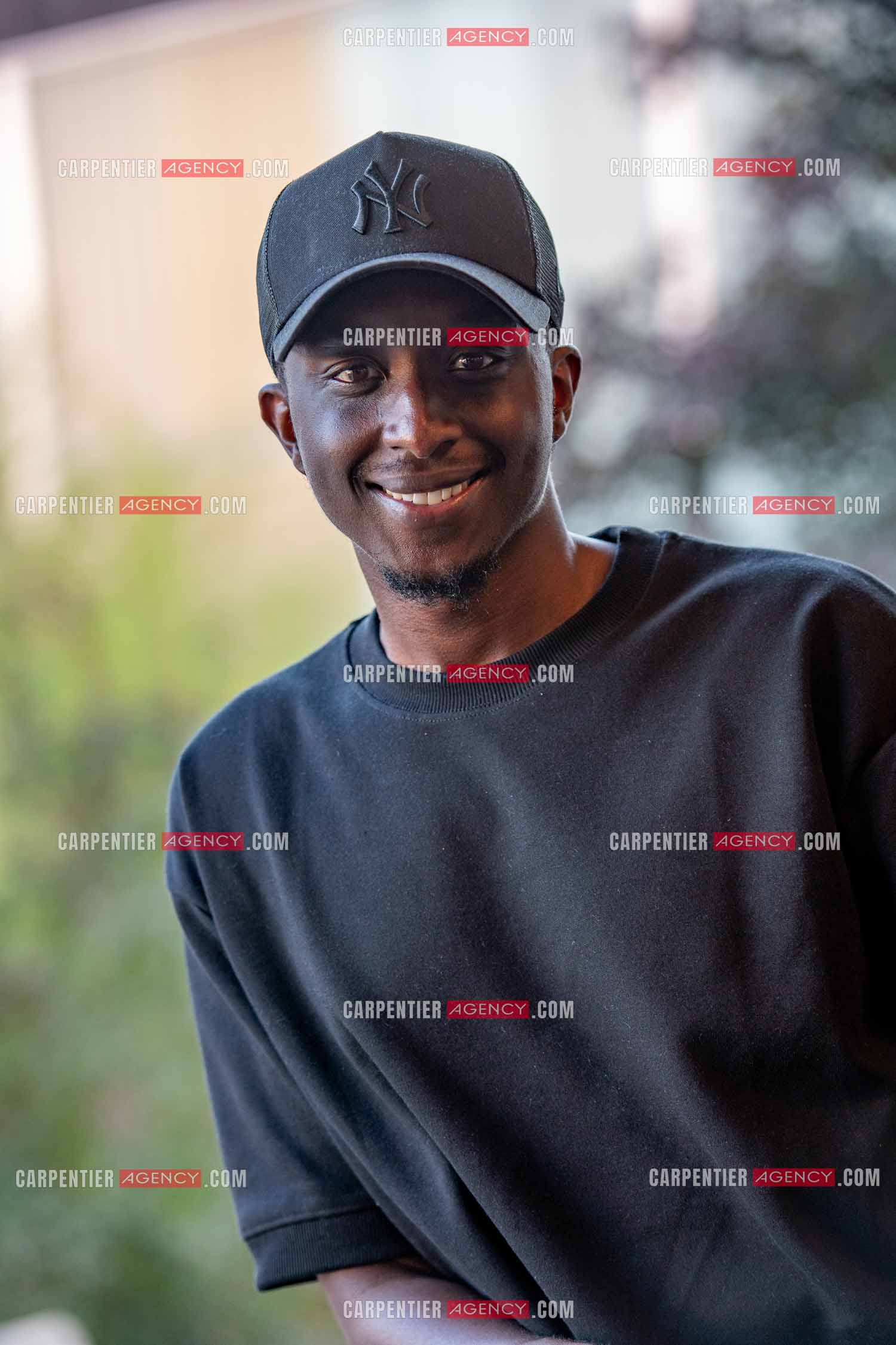 L'acteur et humoriste  Ahmed Sylla en promotion pour le film “JUMEAUX MAIS PAS TROP“ en avant première au cinéma Six n'étoiles de Six Fours les Plages.      ( Exclusif )