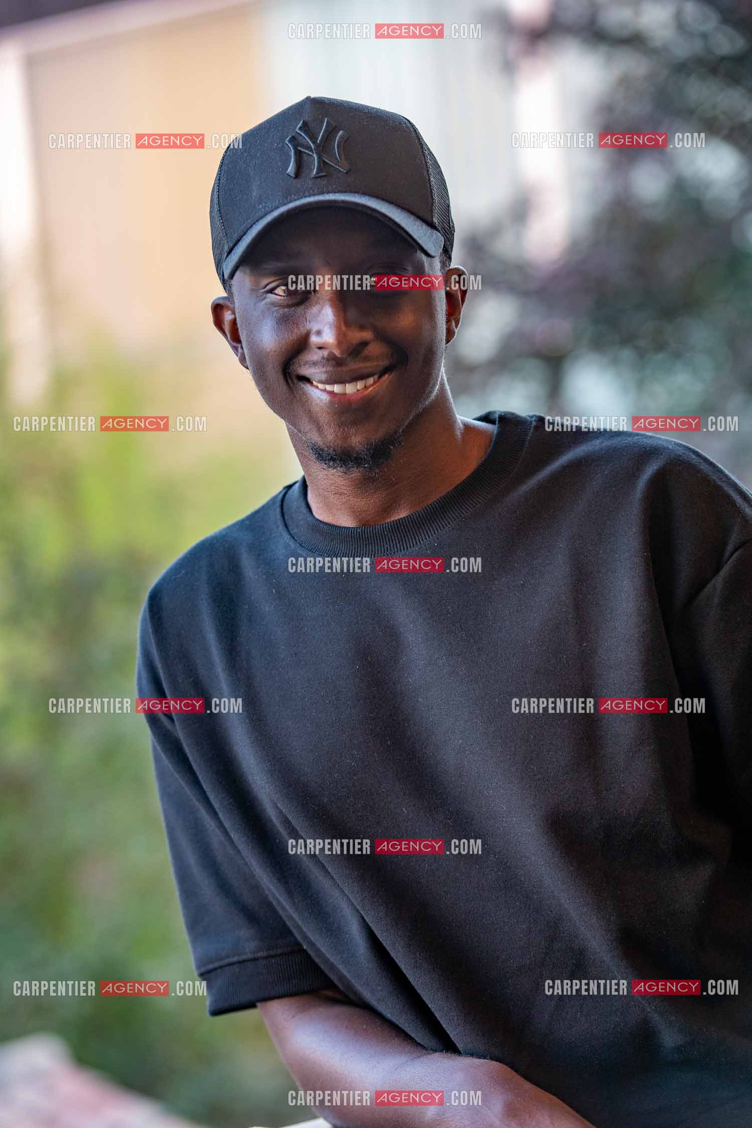 L'acteur et humoriste  Ahmed Sylla en promotion pour le film “JUMEAUX MAIS PAS TROP“ en avant première au cinéma Six n'étoiles de Six Fours les Plages.      ( Exclusif )
