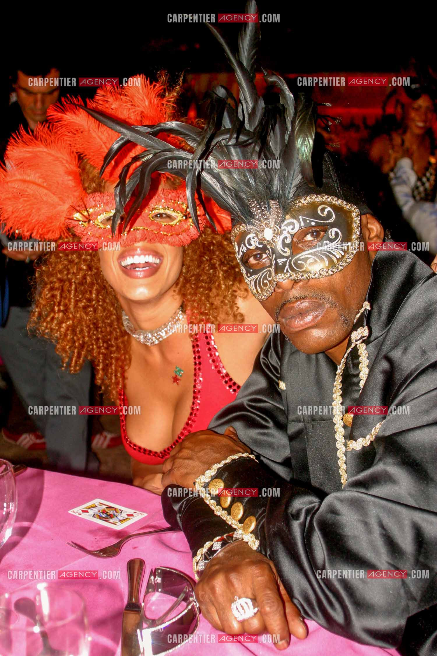 Soirée bal masqué à St Tropez. La chanteuse Afida Turner ( Lesly dans Loft Story 2 ) et le rappeur Coolio, à Saint-Tropez, le 15 août 2004.   ( Exclusif )