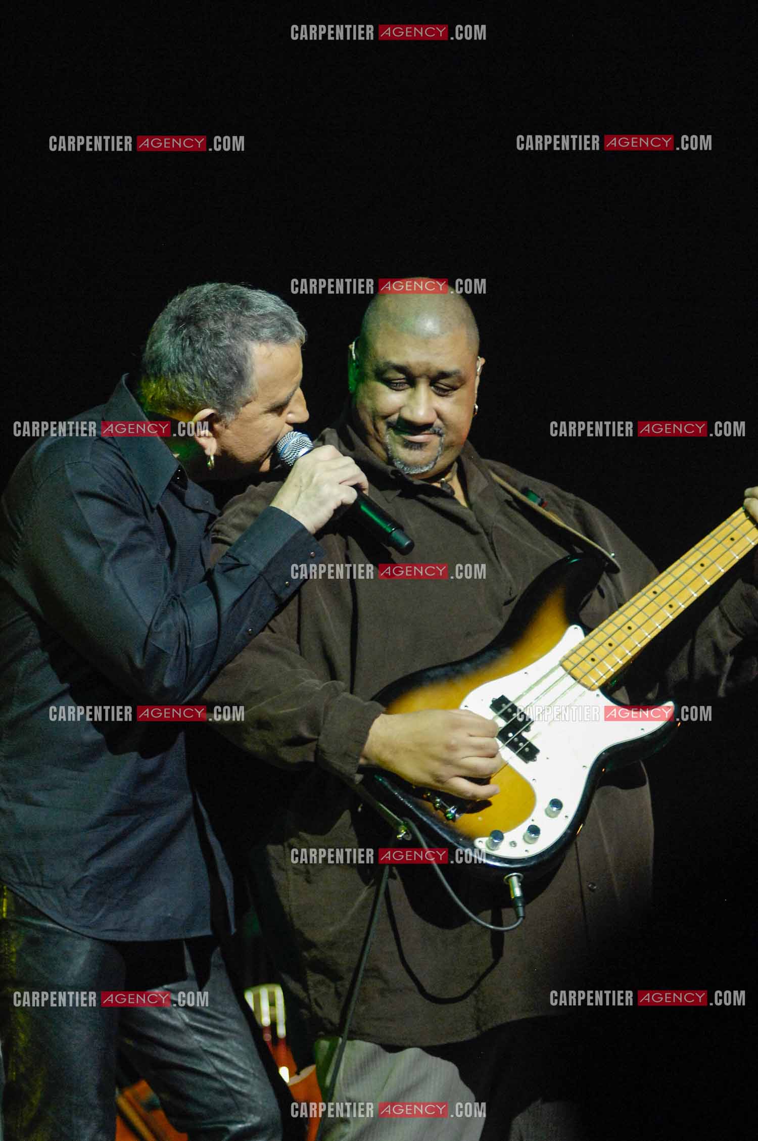 Le chanteur Bernard Lavilliers et son bassiste Thierry Fanfant en concert au Zénith de Paris en 2008.   ( Exclusif )