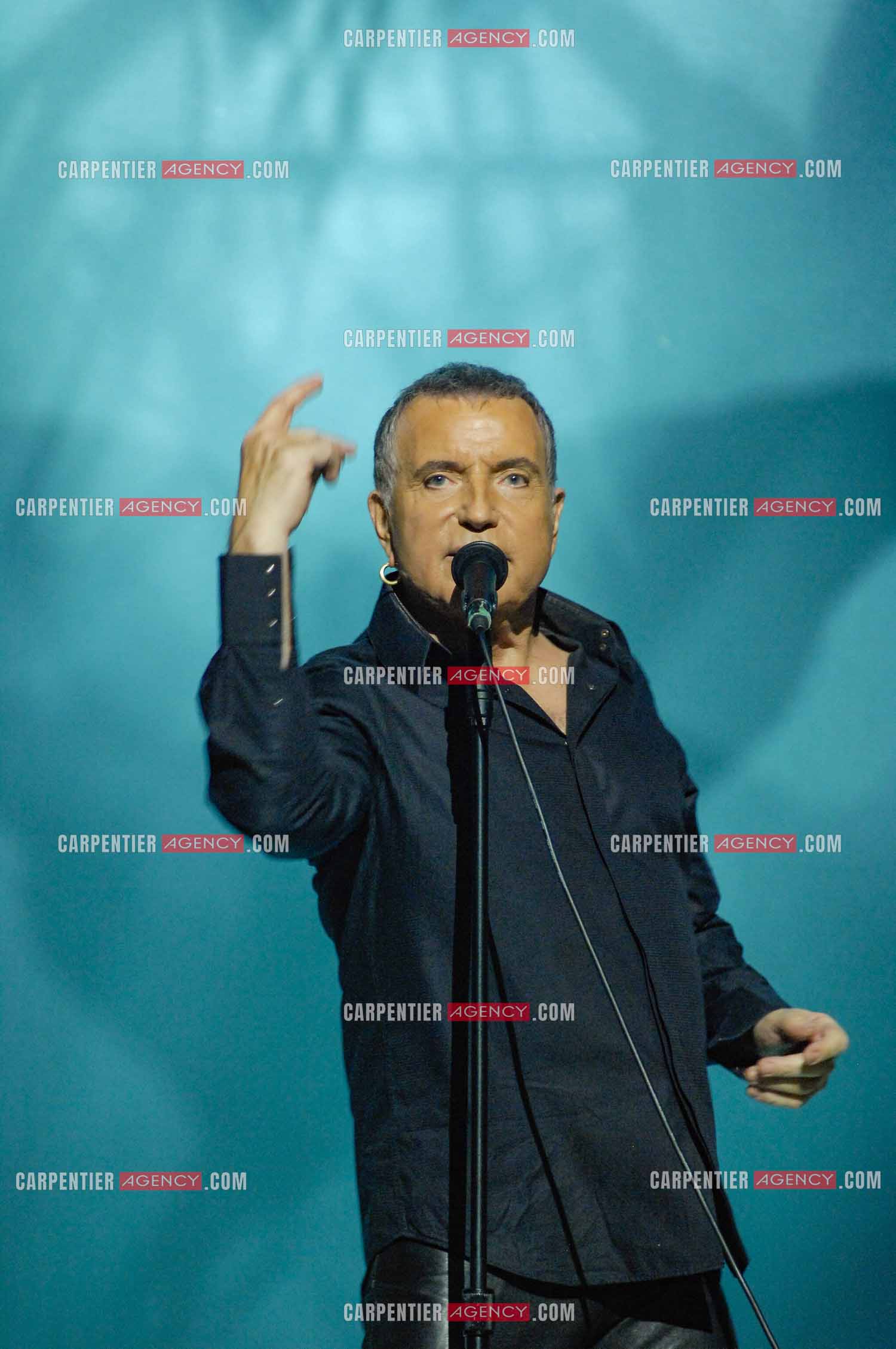 Le chanteur Bernard Lavilliers en concert au Zénith de Paris en 2008.   ( Exclusif )