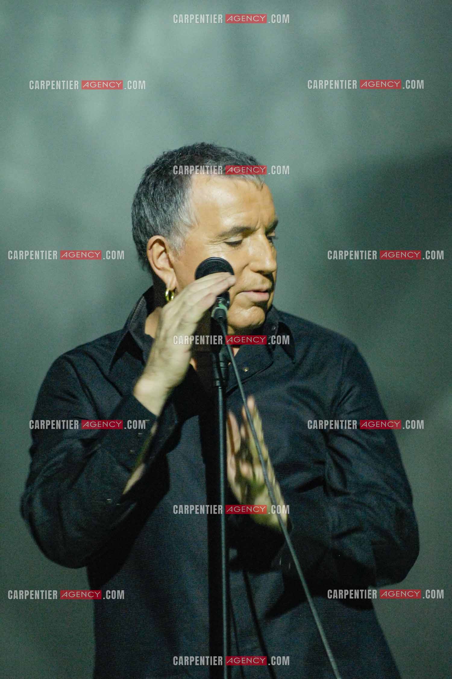 Le chanteur Bernard Lavilliers en concert au Zénith de Paris en 2008.   ( Exclusif )