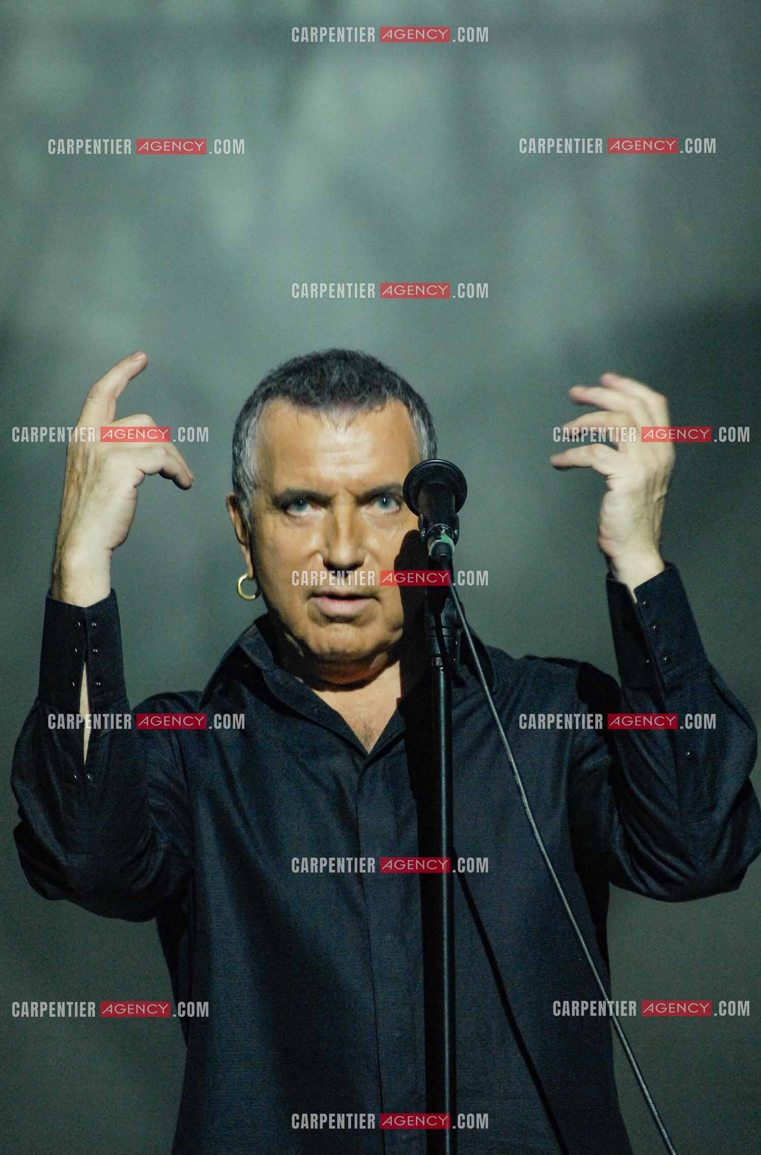 Le chanteur Bernard Lavilliers en concert au Zénith de Paris en 2008.   ( Exclusif )