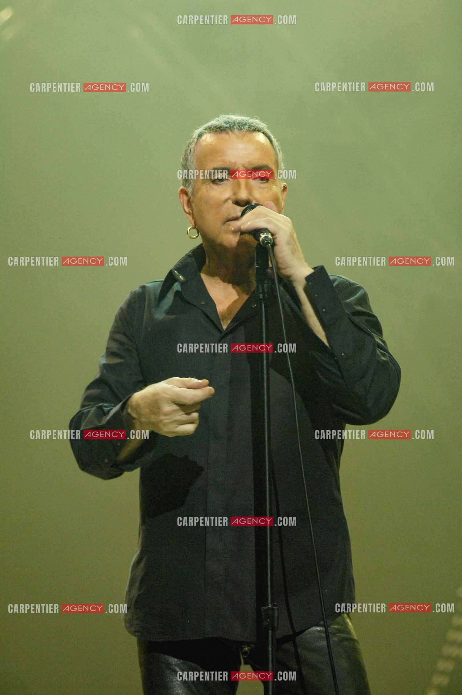Le chanteur Bernard Lavilliers en concert au Zénith de Paris en 2008.   ( Exclusif )