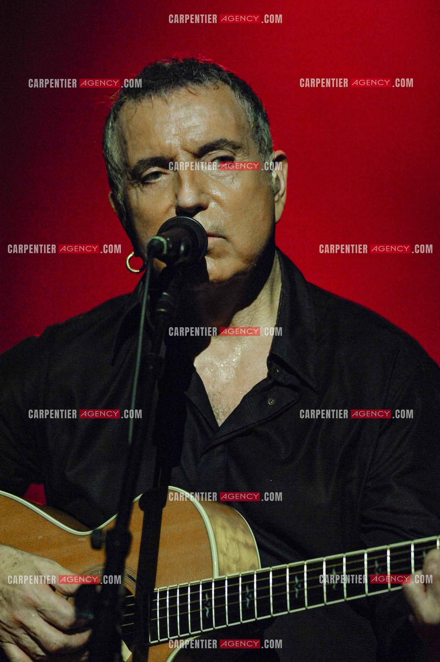 Le chanteur Bernard Lavilliers en concert au Zénith de Paris en 2008.   ( Exclusif )