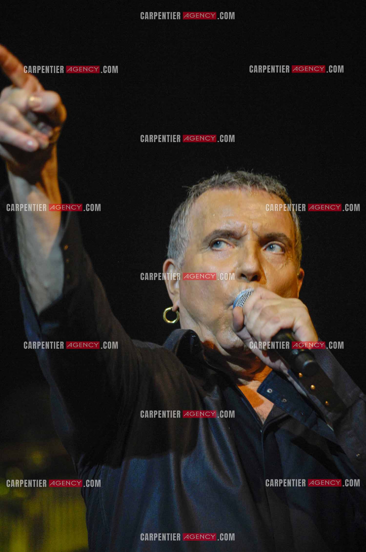 Le chanteur Bernard Lavilliers en concert au Zénith de Paris en 2008.   ( Exclusif )