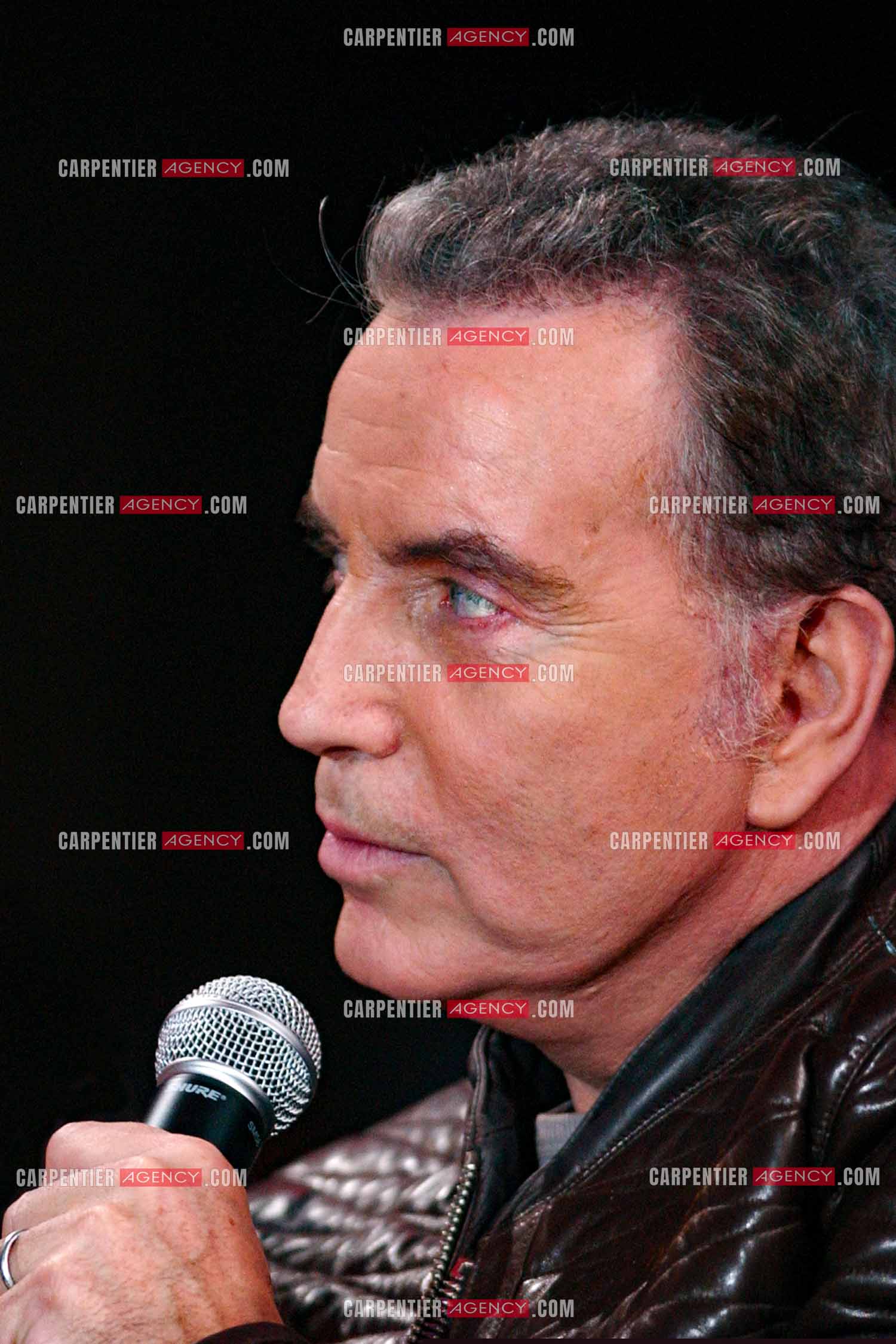 Le chanteur Bernard Lavilliers  pour l'anniversaire des 20 ans du Zénith de Paris en 2005.     ( Exclusif )