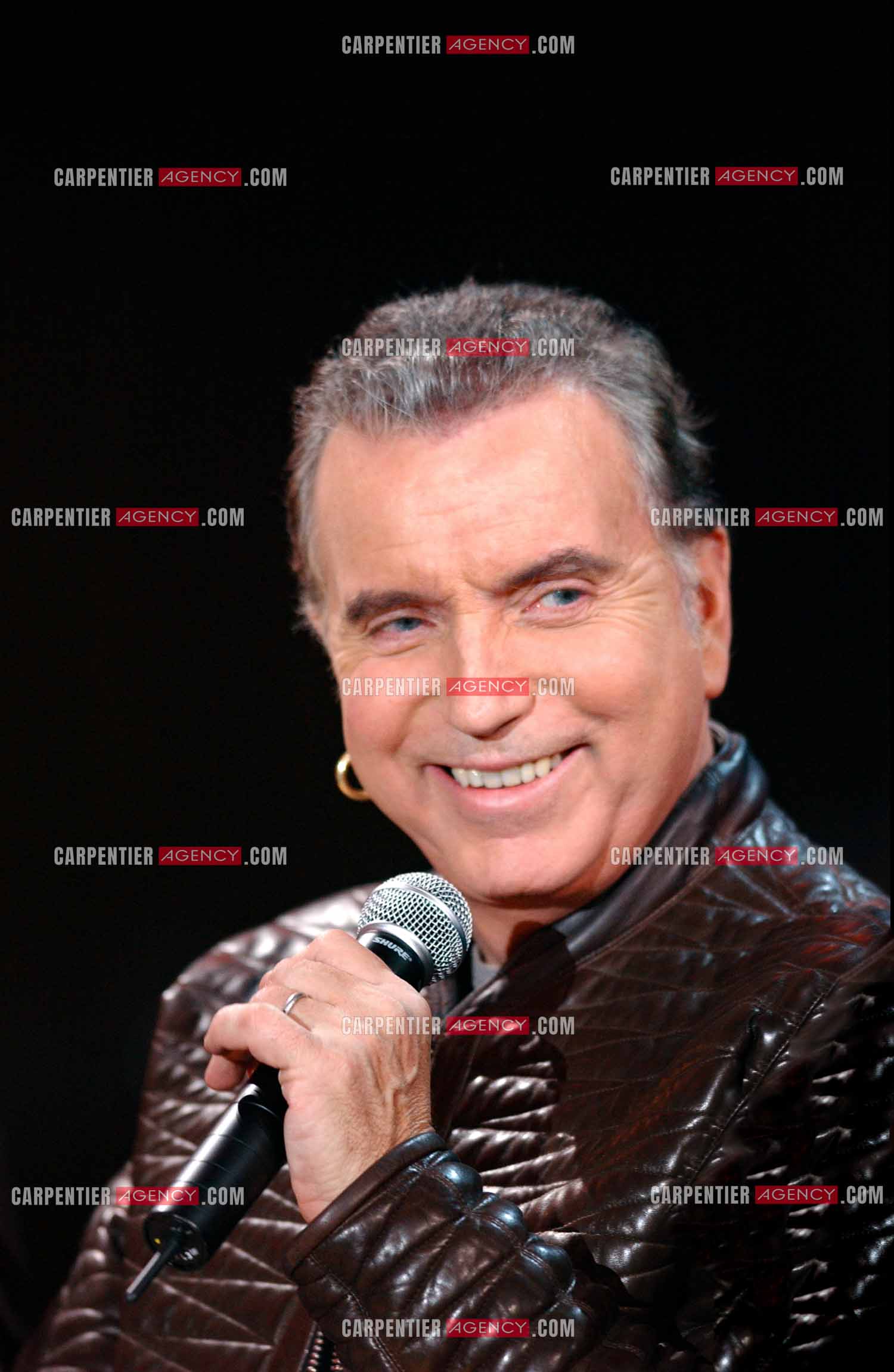 Le chanteur Bernard Lavilliers  pour l'anniversaire des 20 ans du Zénith de Paris en 2005.     ( Exclusif )